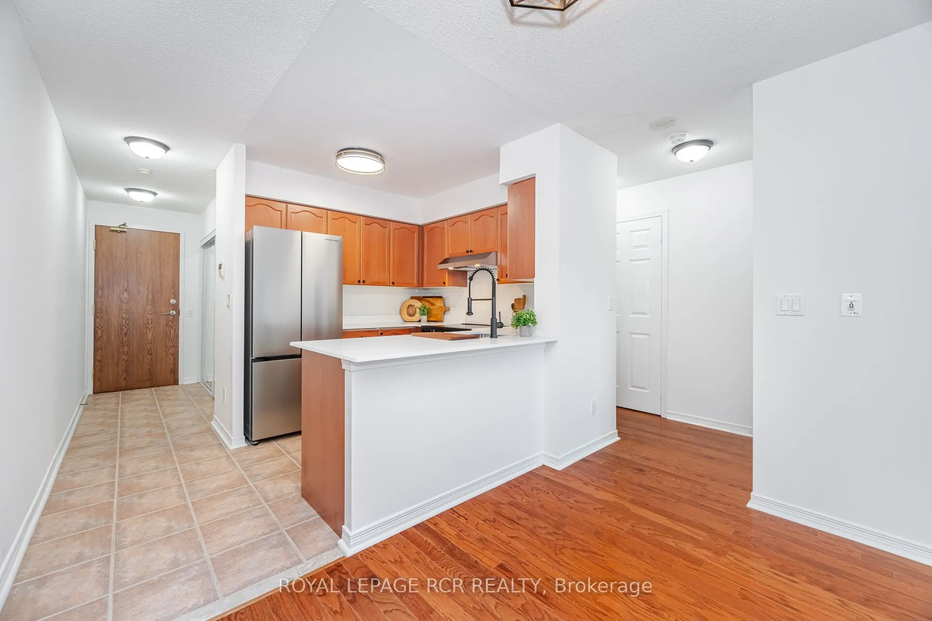 11 Oneida Crescent, #301