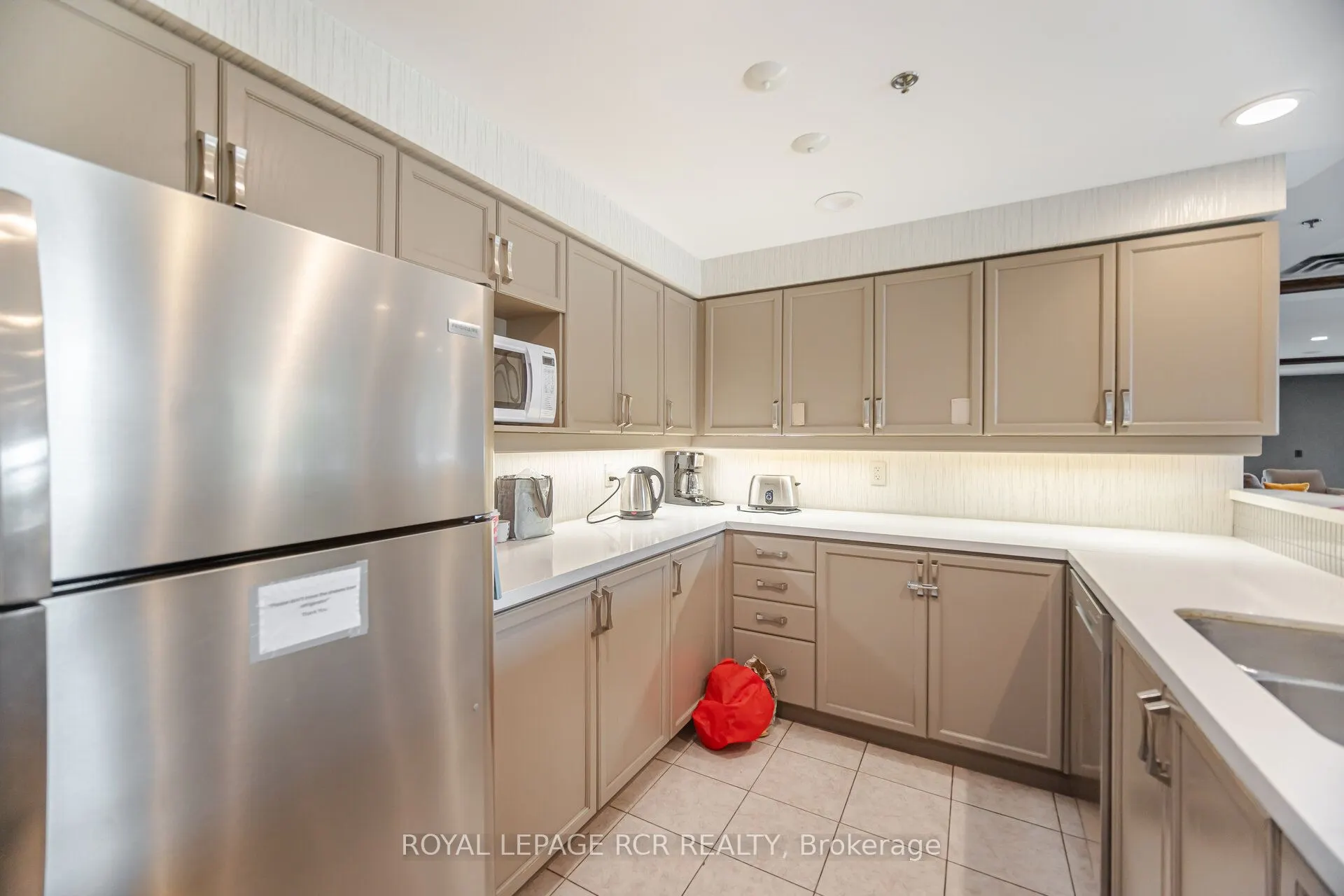 11 Oneida Crescent, #301