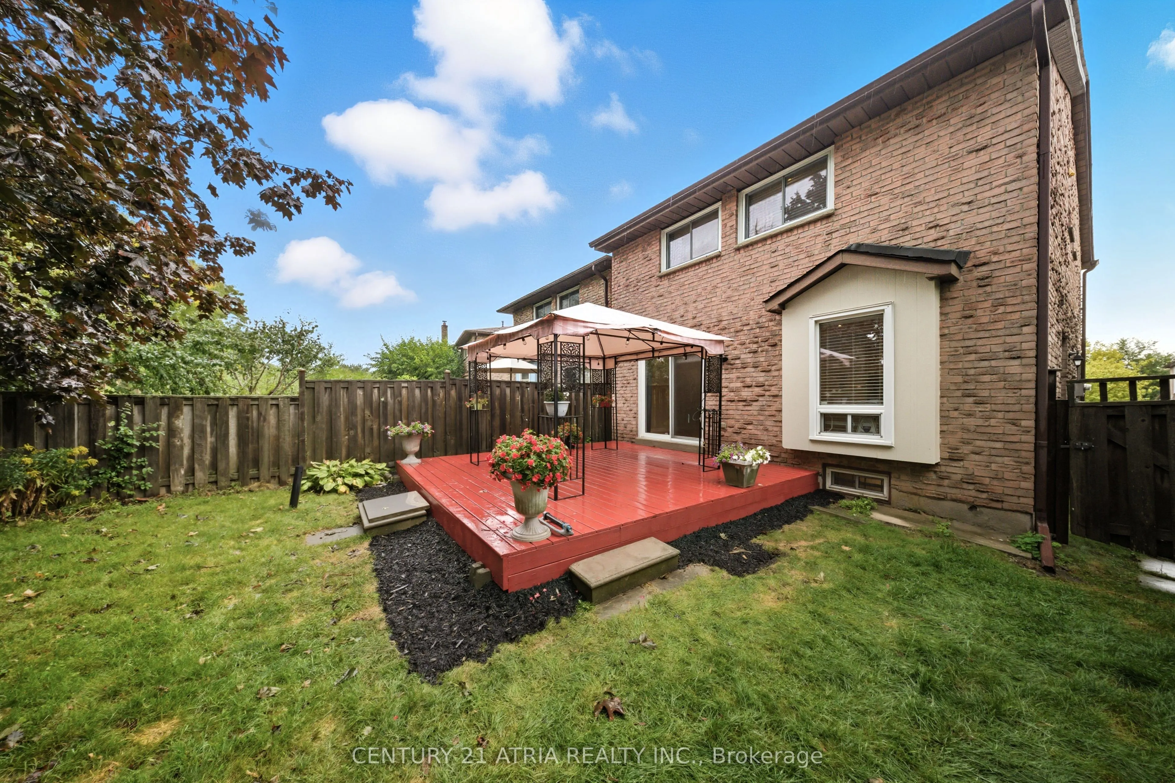 32 Fieldview Crescent