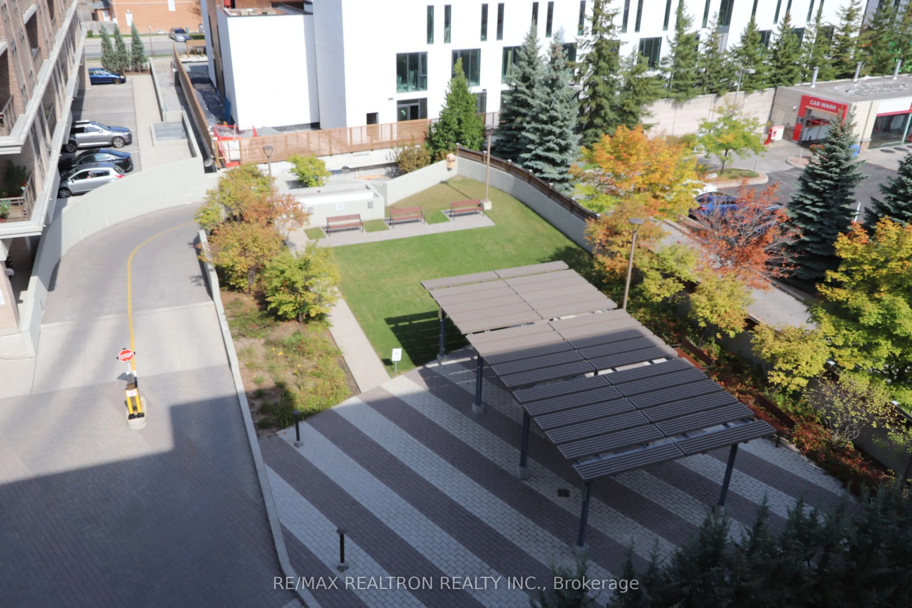 540 BUR OAK Avenue, #605
