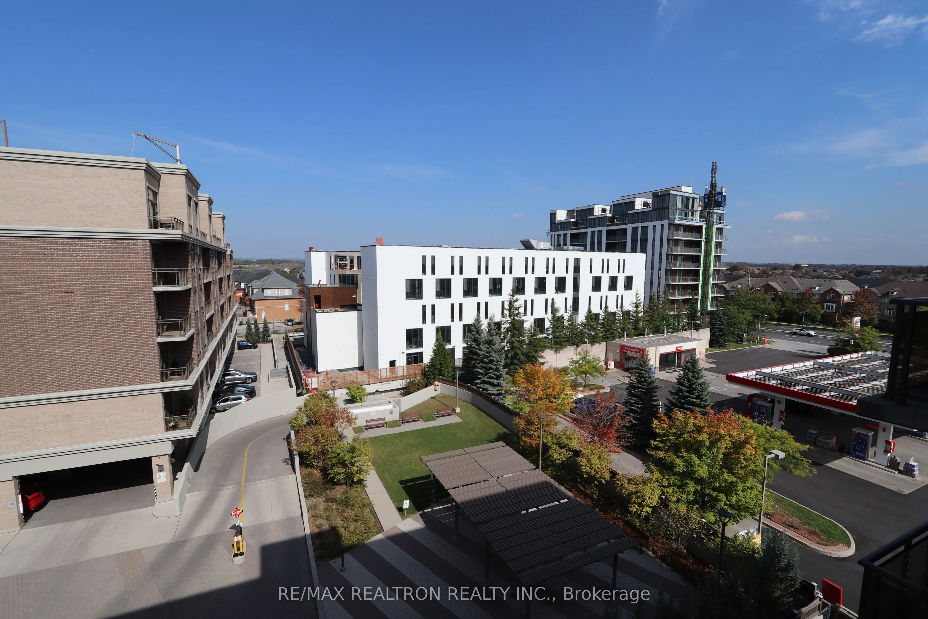 540 BUR OAK Avenue, #605