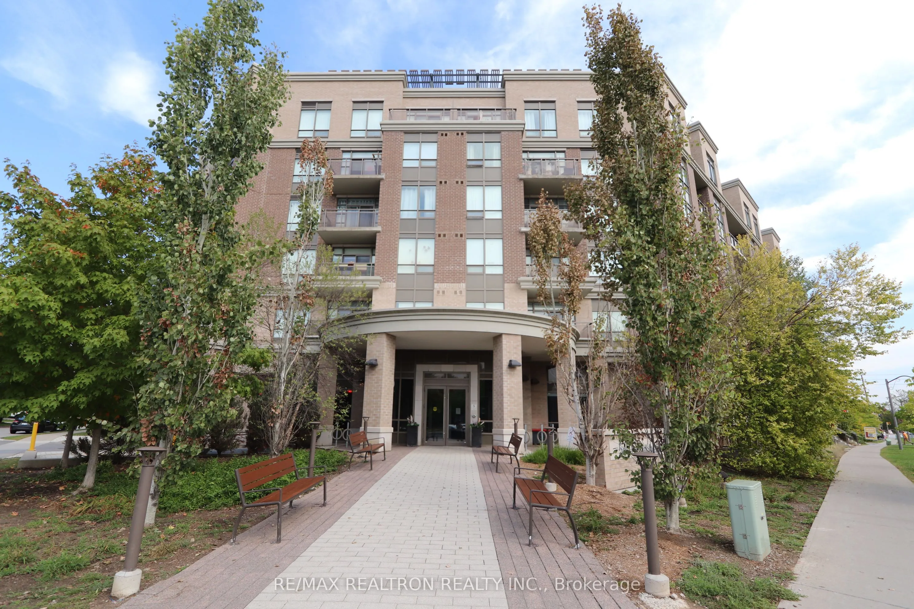 540 BUR OAK Avenue, #605