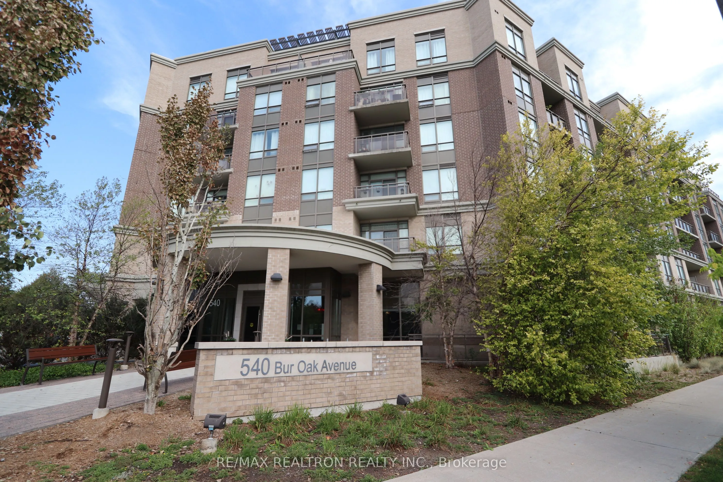 540 BUR OAK Avenue, #605