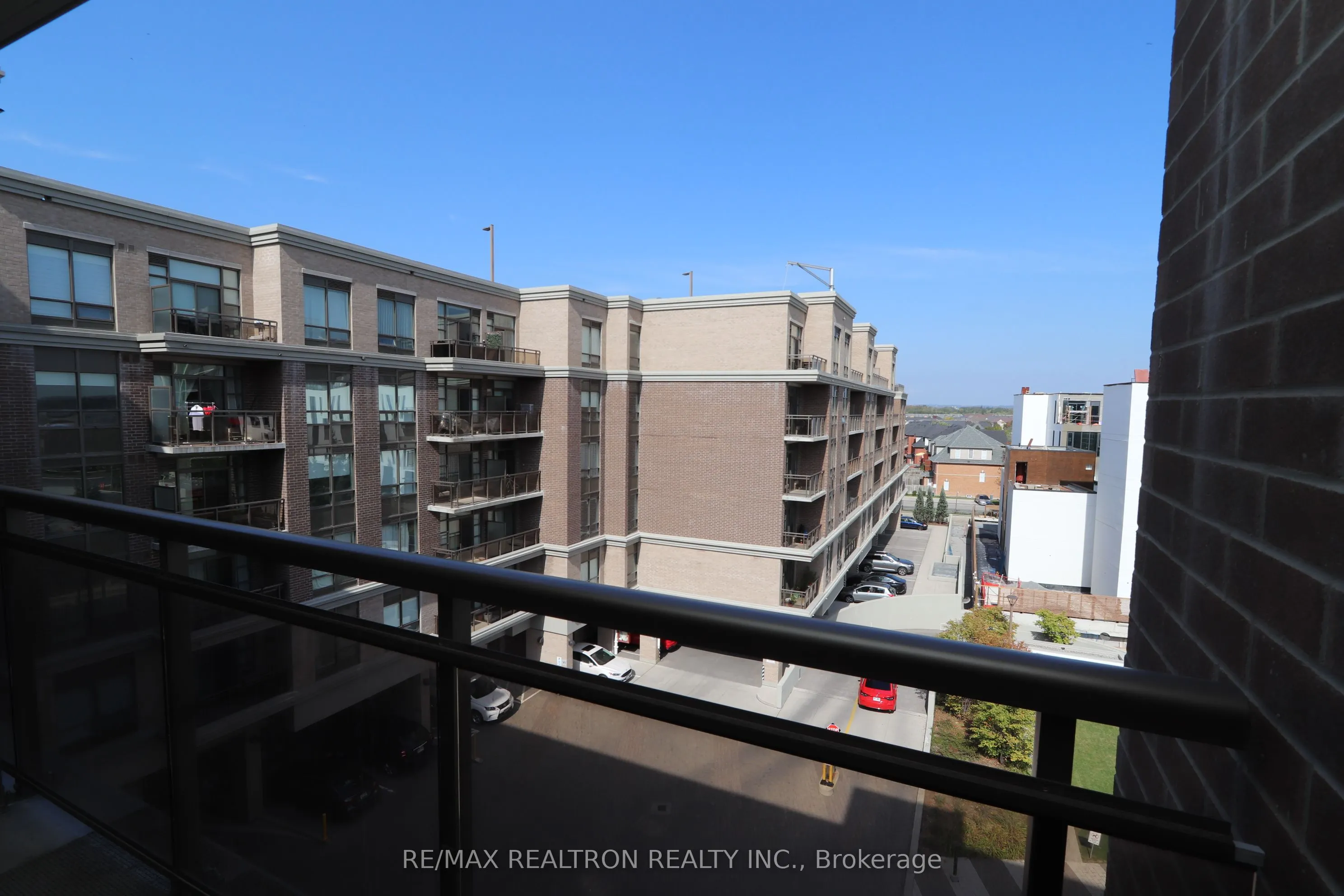 540 BUR OAK Avenue, #605