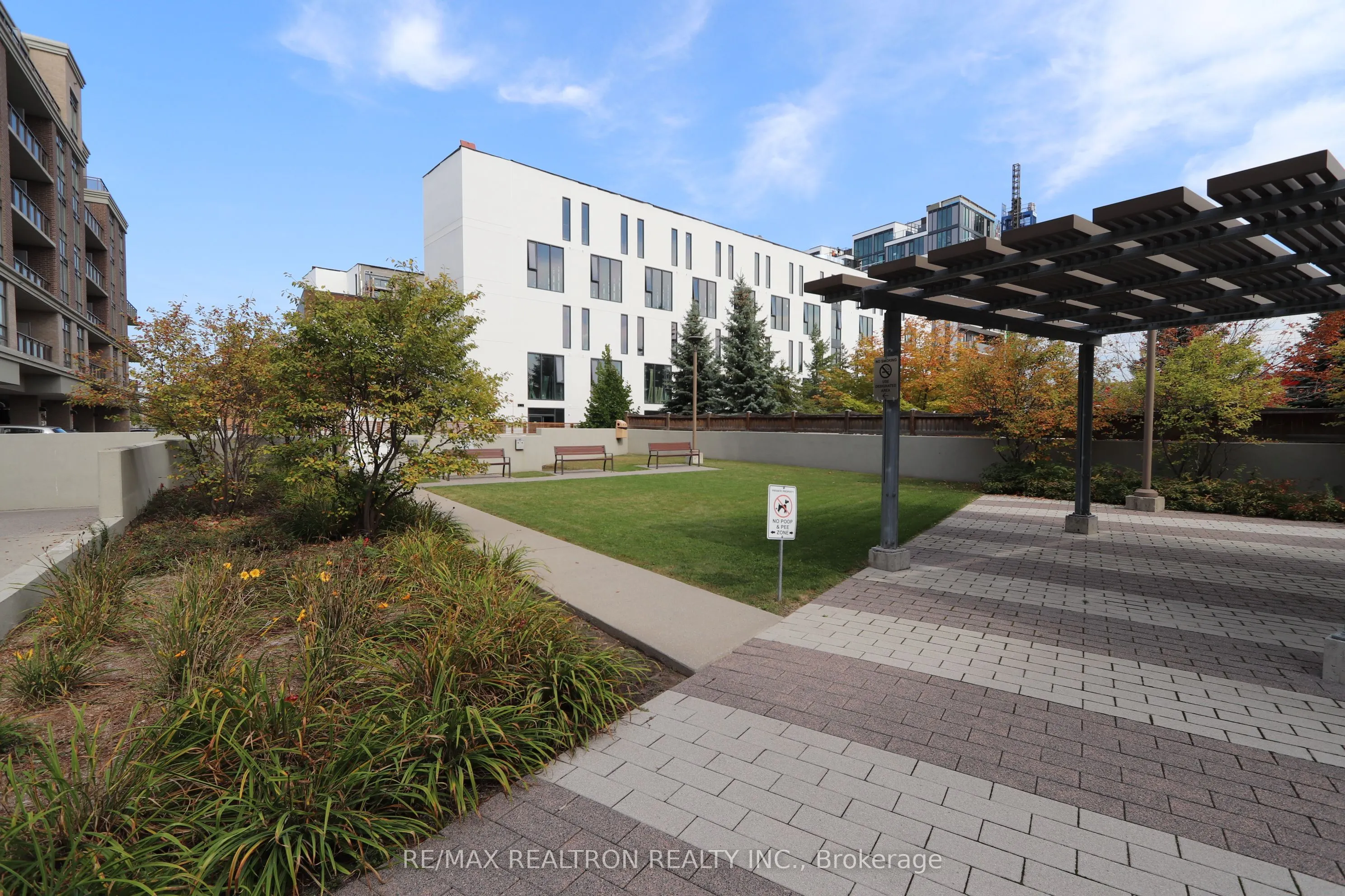 540 BUR OAK Avenue, #605