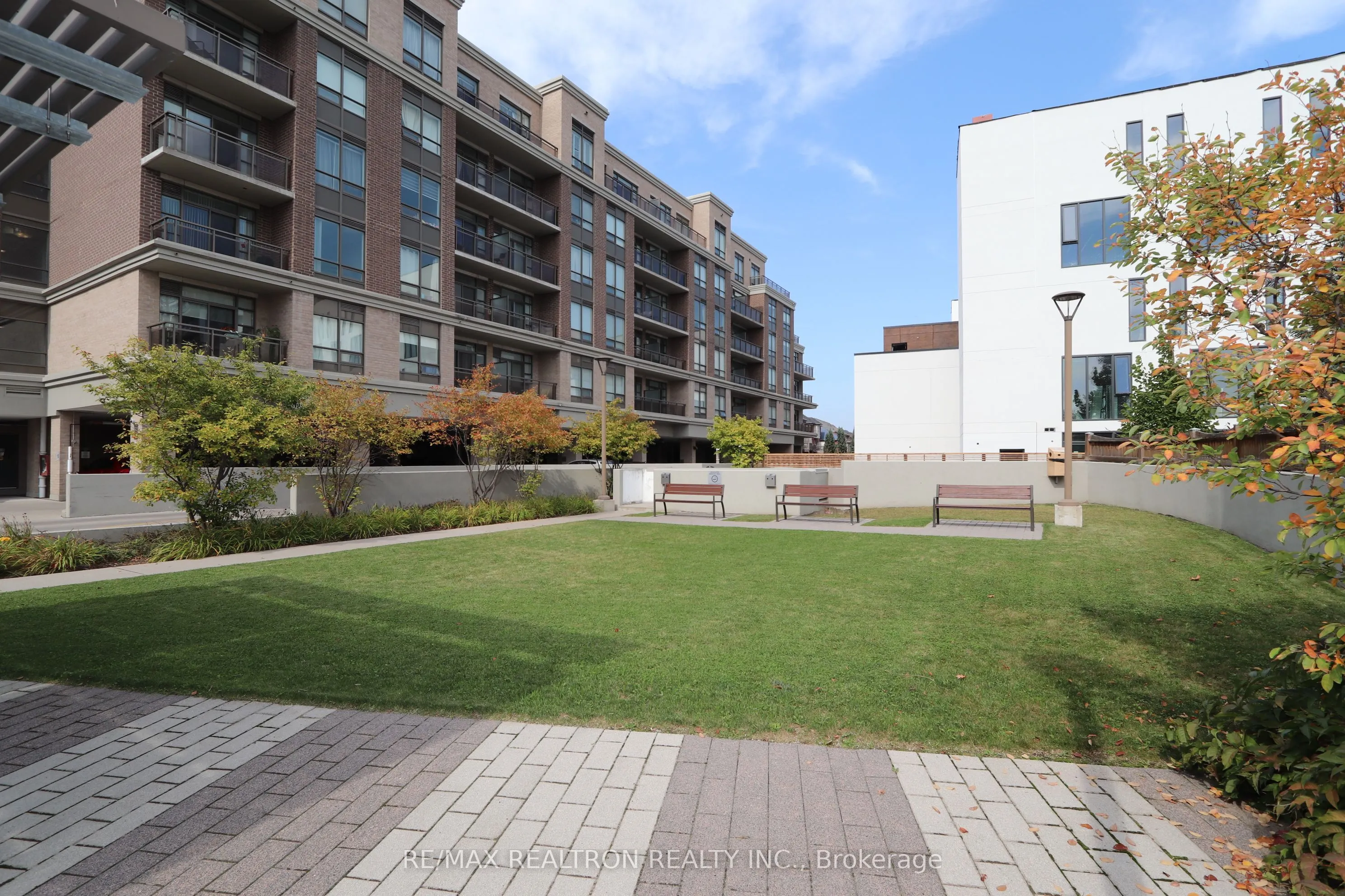 540 BUR OAK Avenue, #605