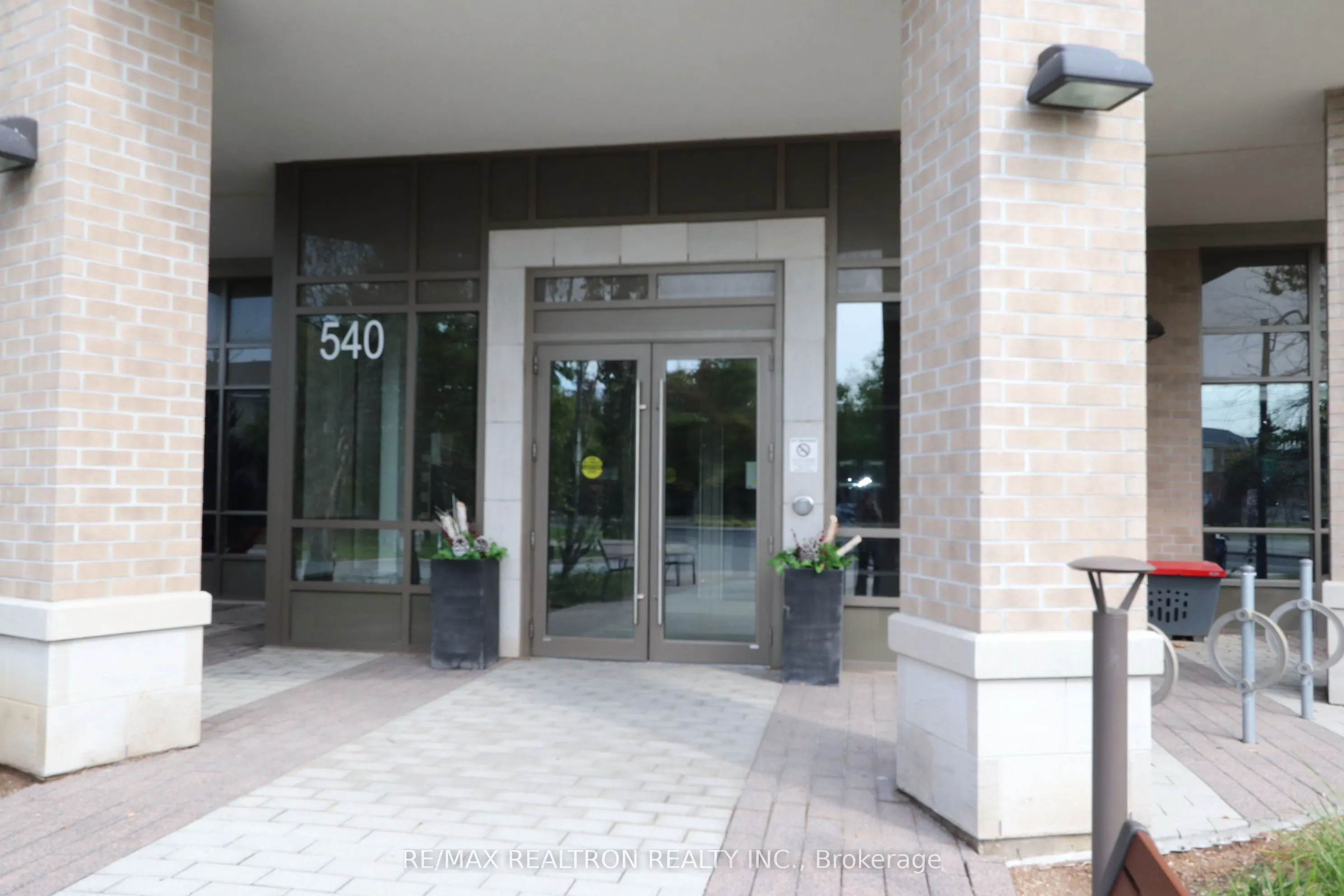 540 BUR OAK Avenue, #605
