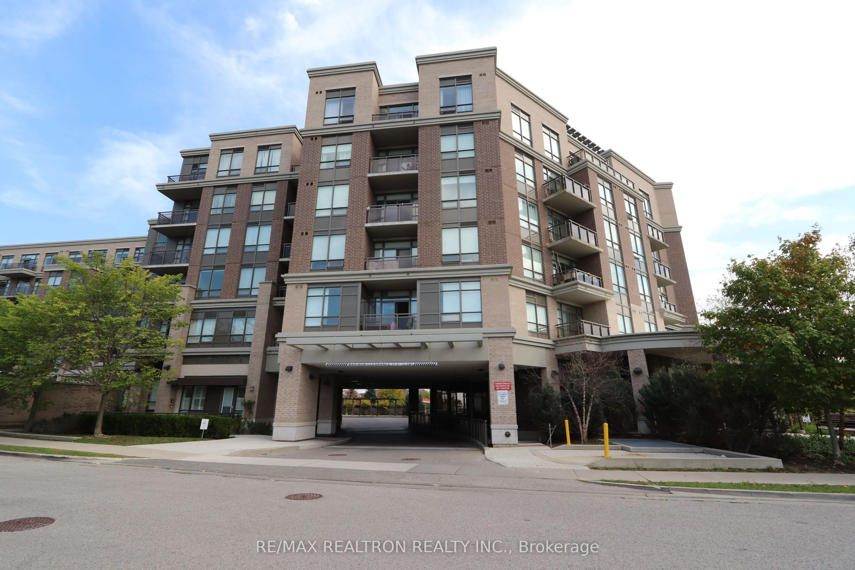 540 BUR OAK Avenue, #605