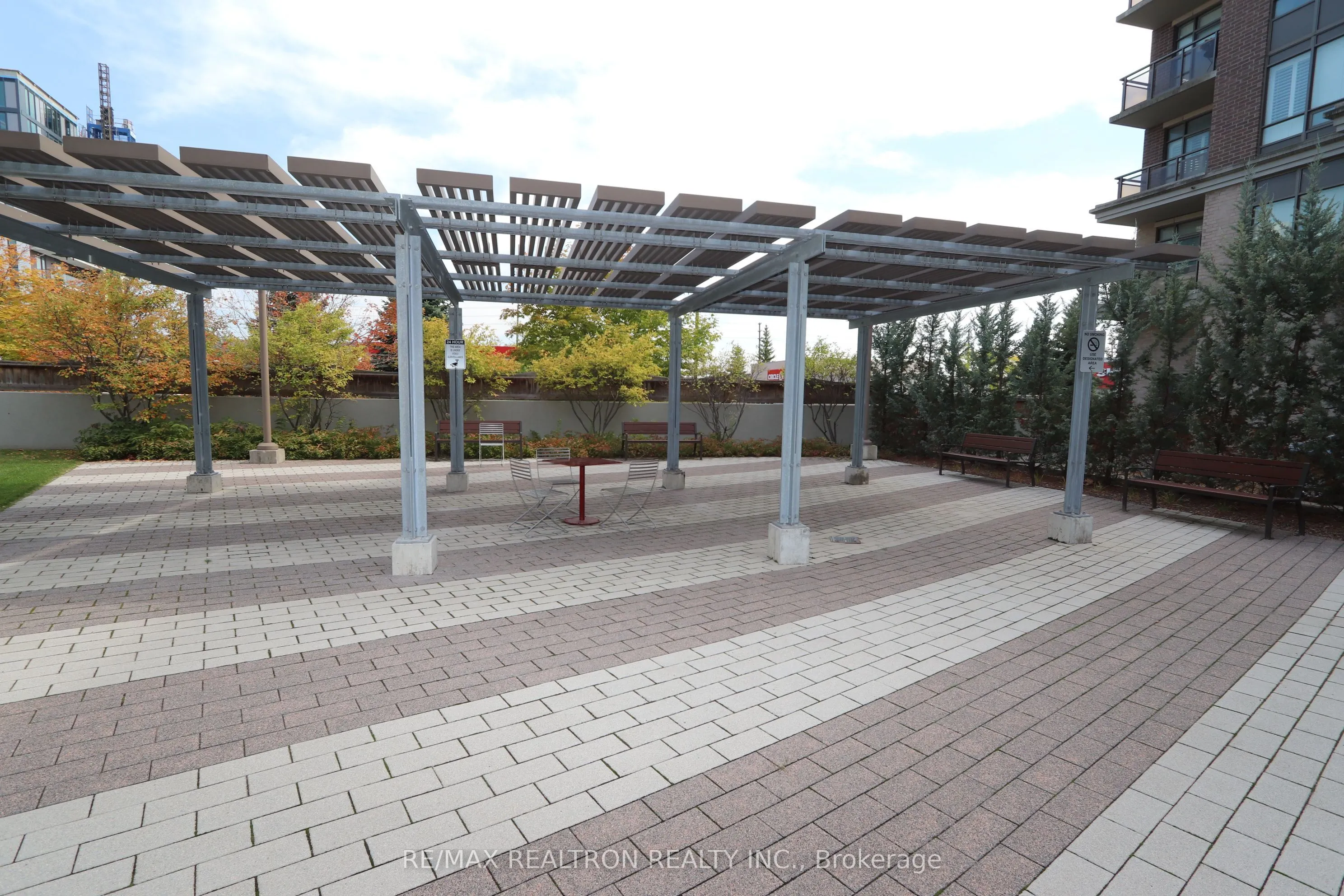 540 BUR OAK Avenue, #605