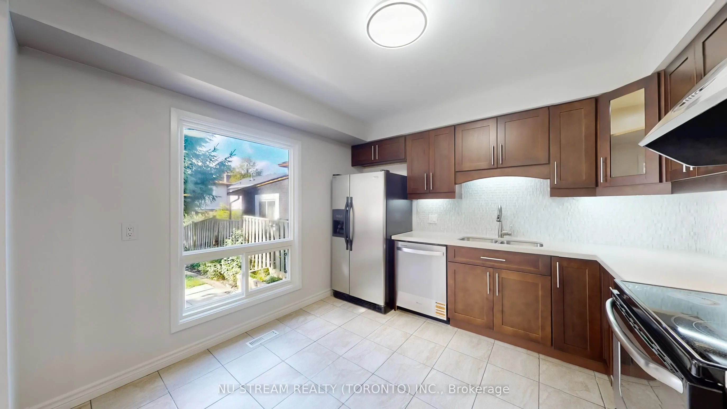 95 Madsen Crescent