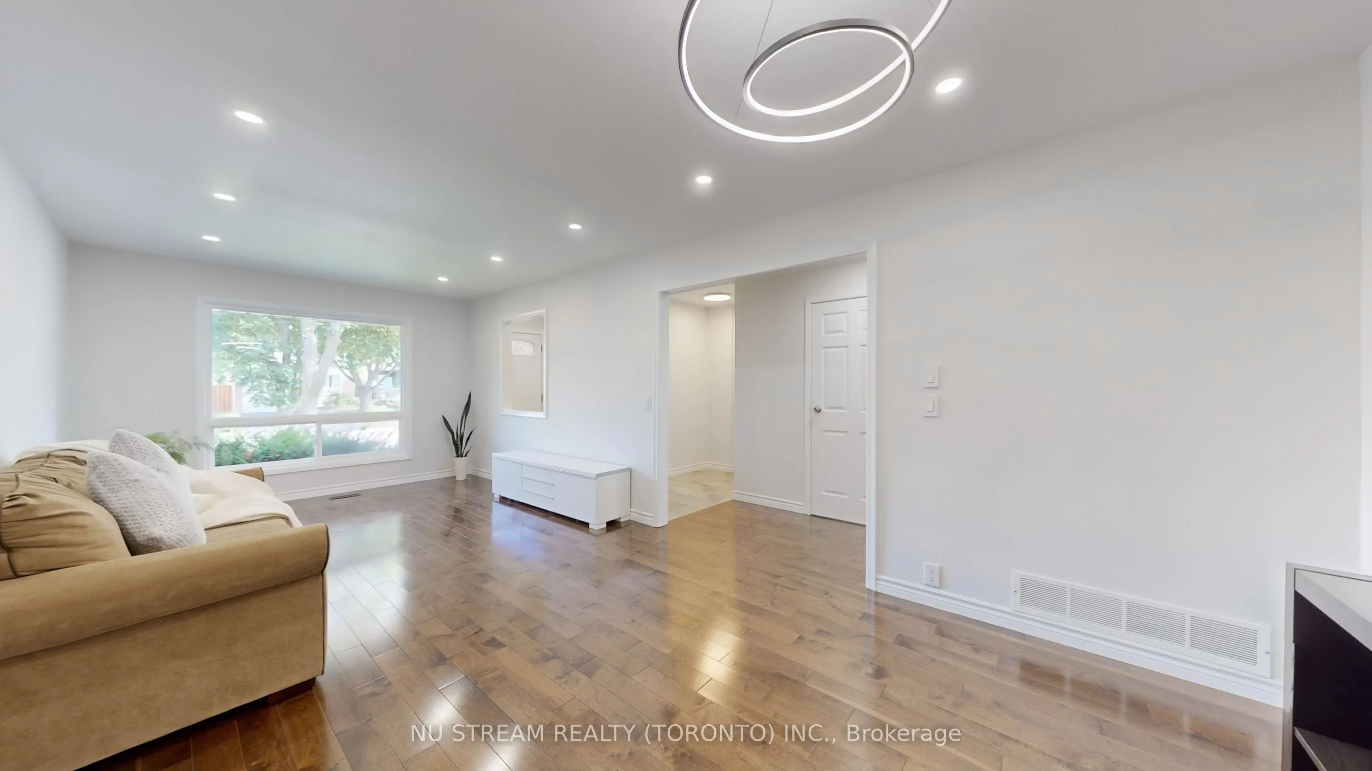 95 Madsen Crescent