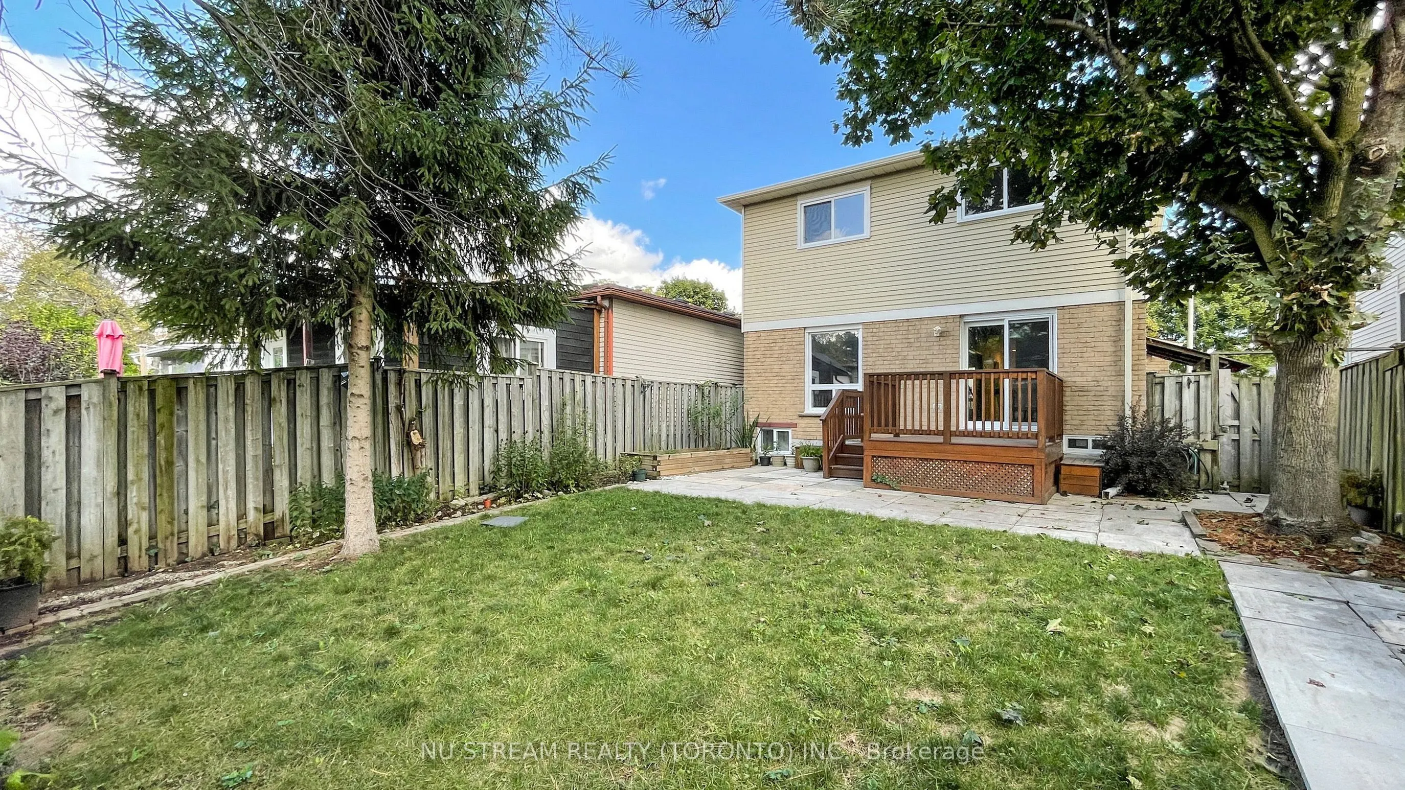 95 Madsen Crescent