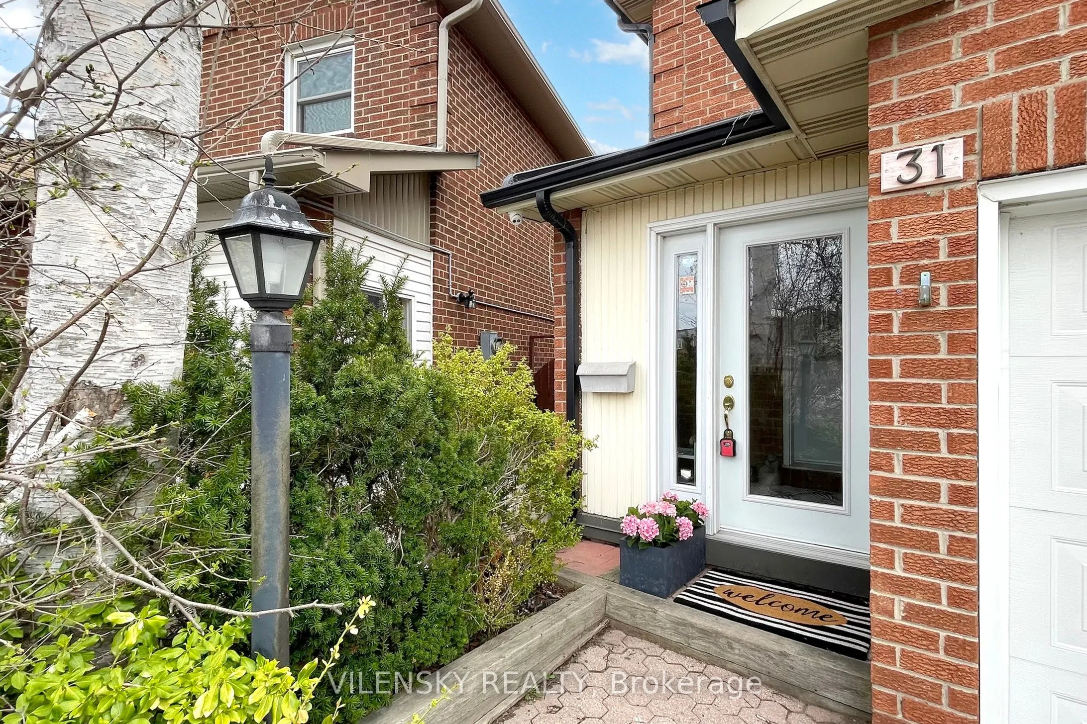 31 Royal Colwood Court