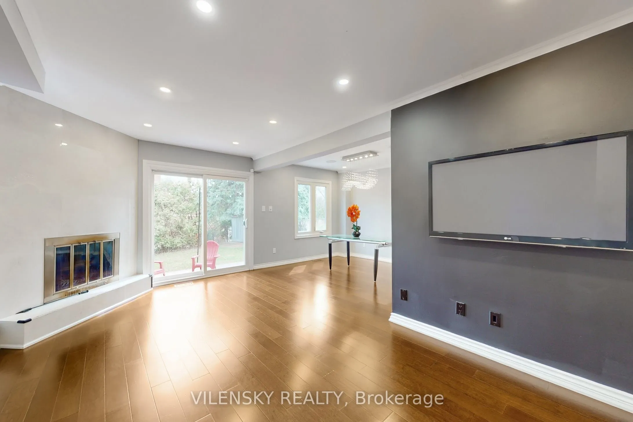 31 Royal Colwood Court