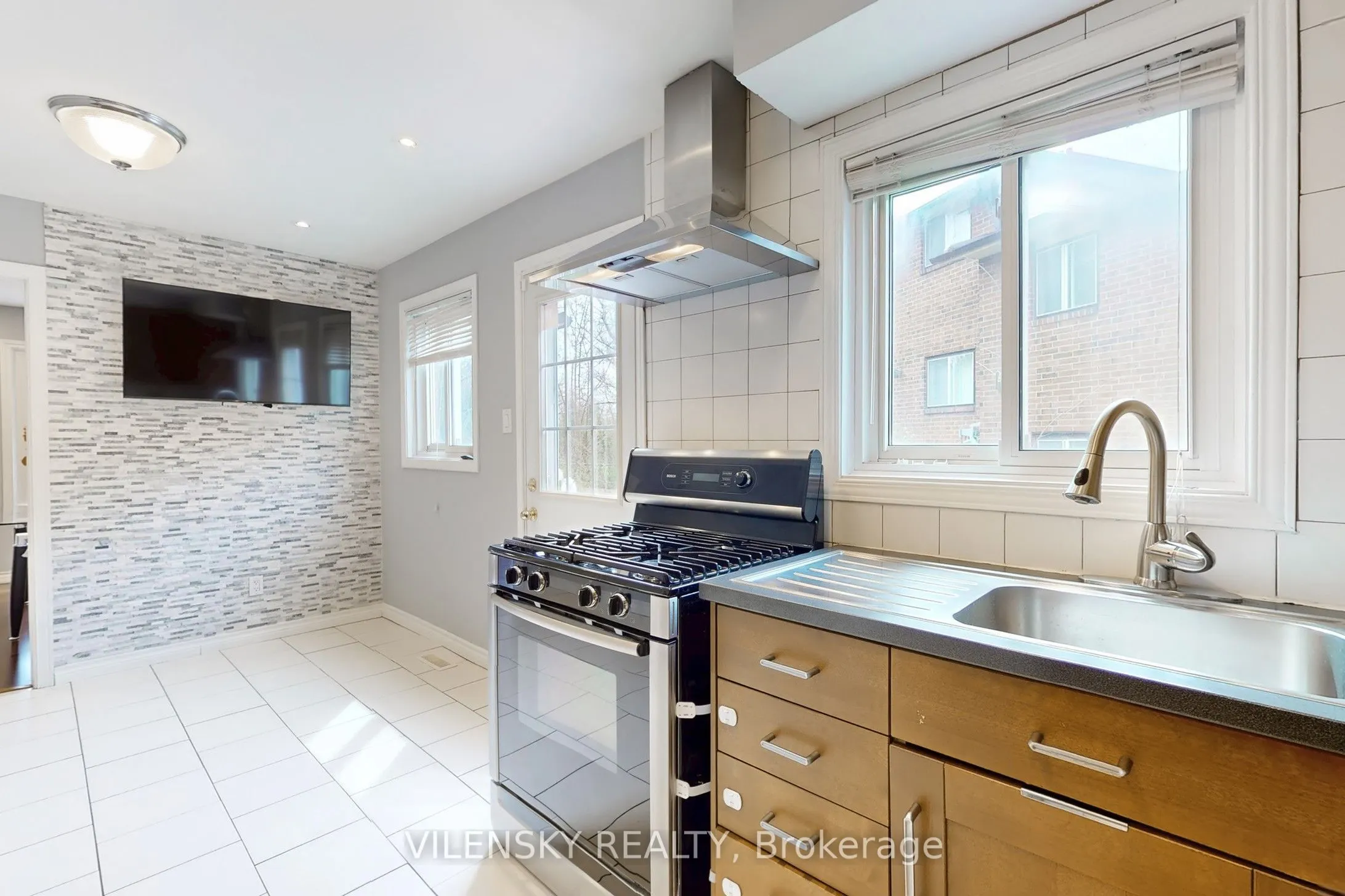 31 Royal Colwood Court