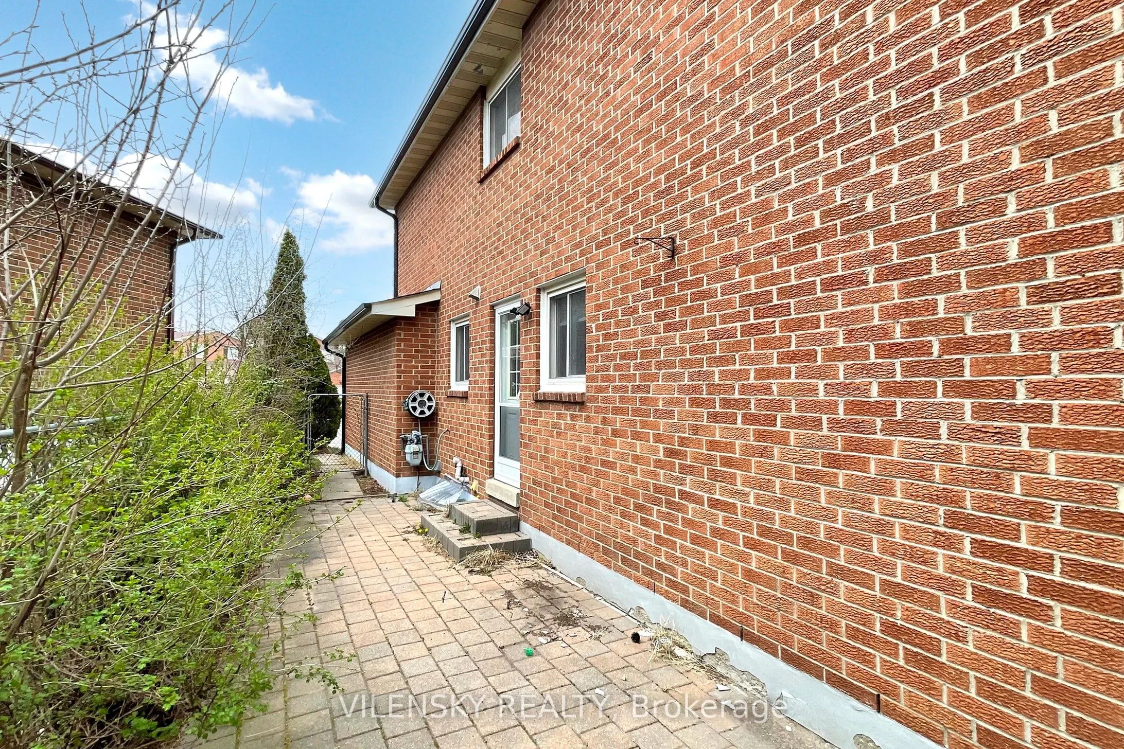 31 Royal Colwood Court