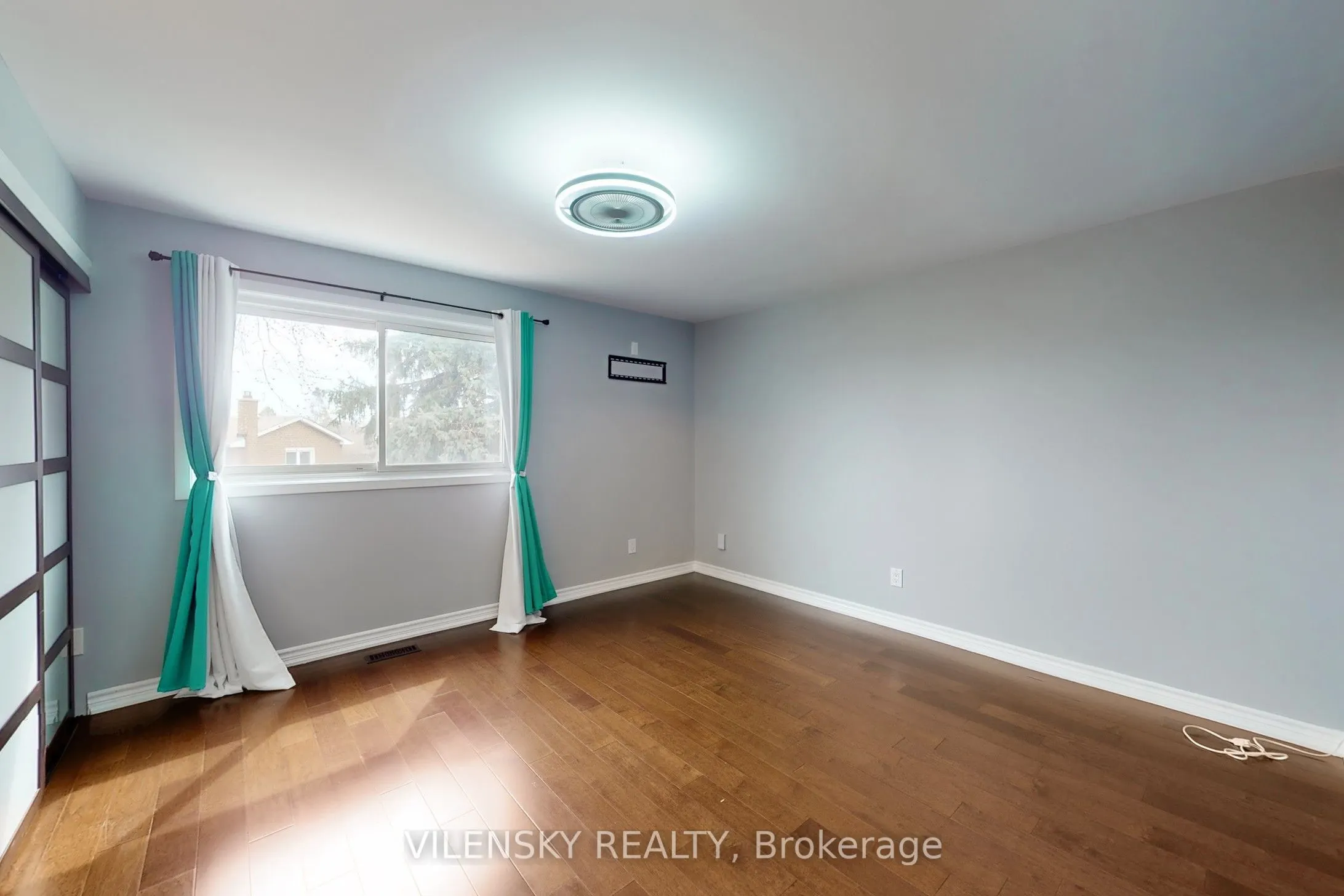 31 Royal Colwood Court