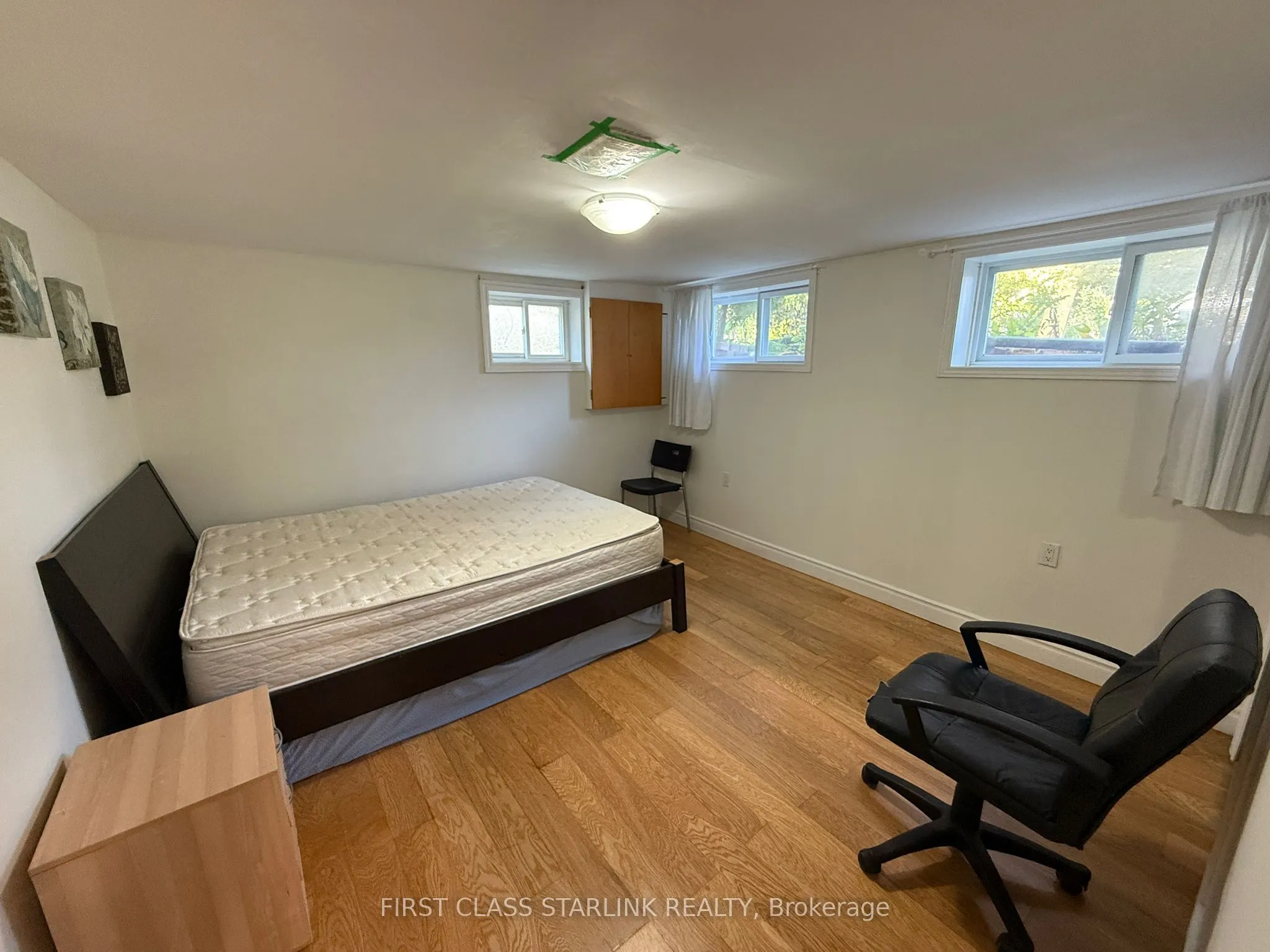 89 Cartier Crescent, #Basement-Main Bedroom
