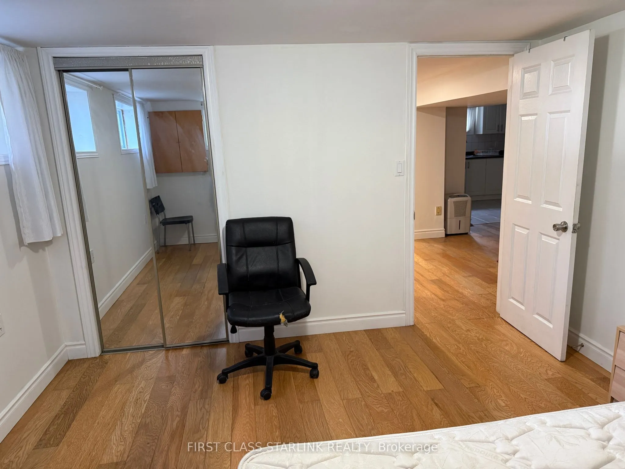 89 Cartier Crescent, #Basement-Main Bedroom