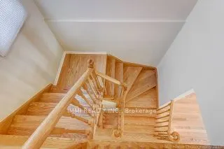 19 Walkview Crescent E