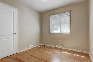19 Walkview Crescent E