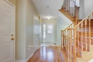 19 Walkview Crescent E