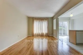 19 Walkview Crescent E