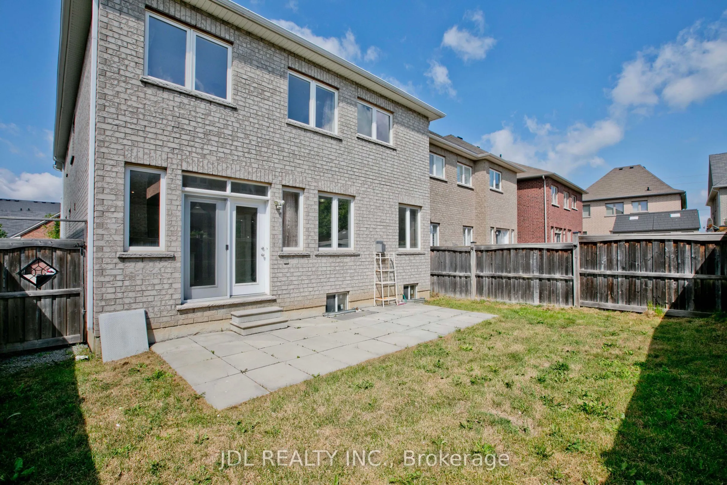 21 Wozniak Crescent