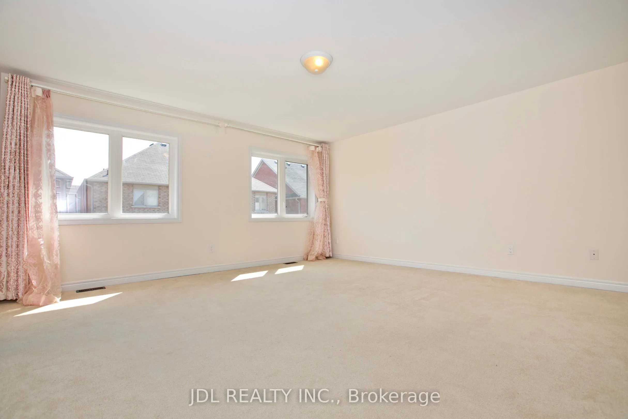 21 Wozniak Crescent