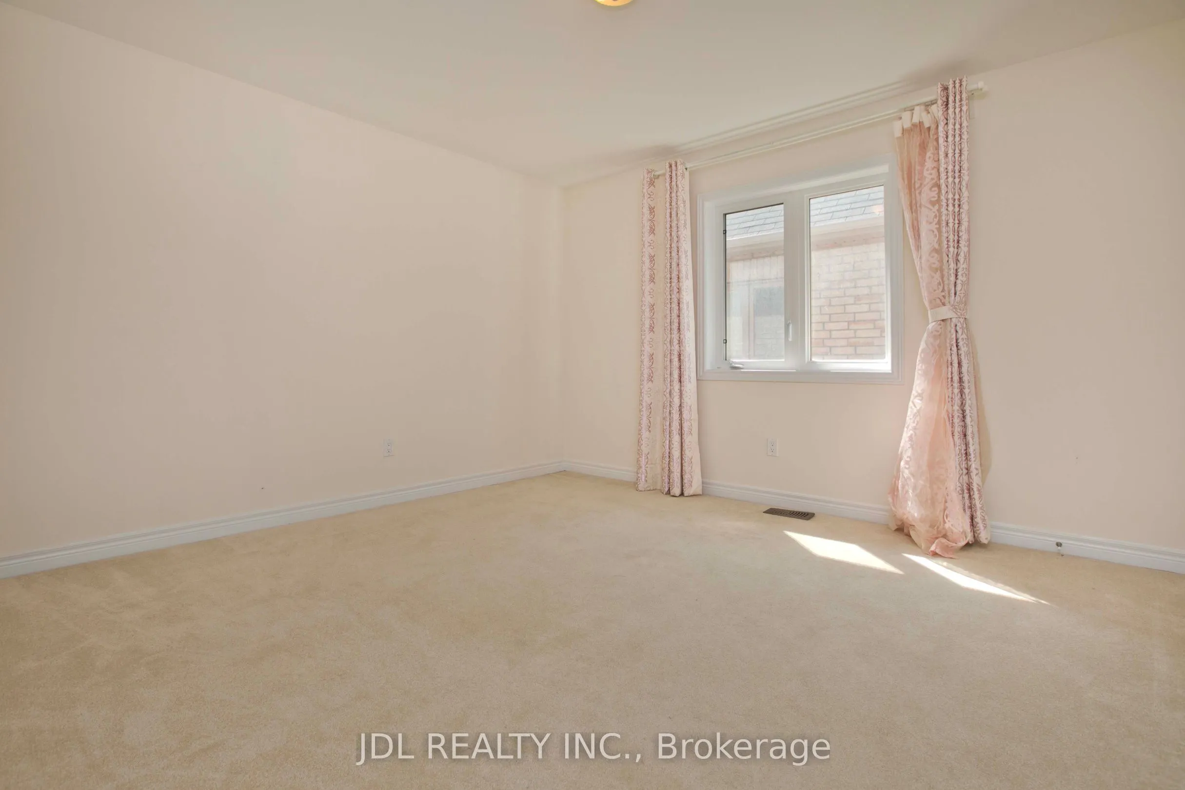 21 Wozniak Crescent