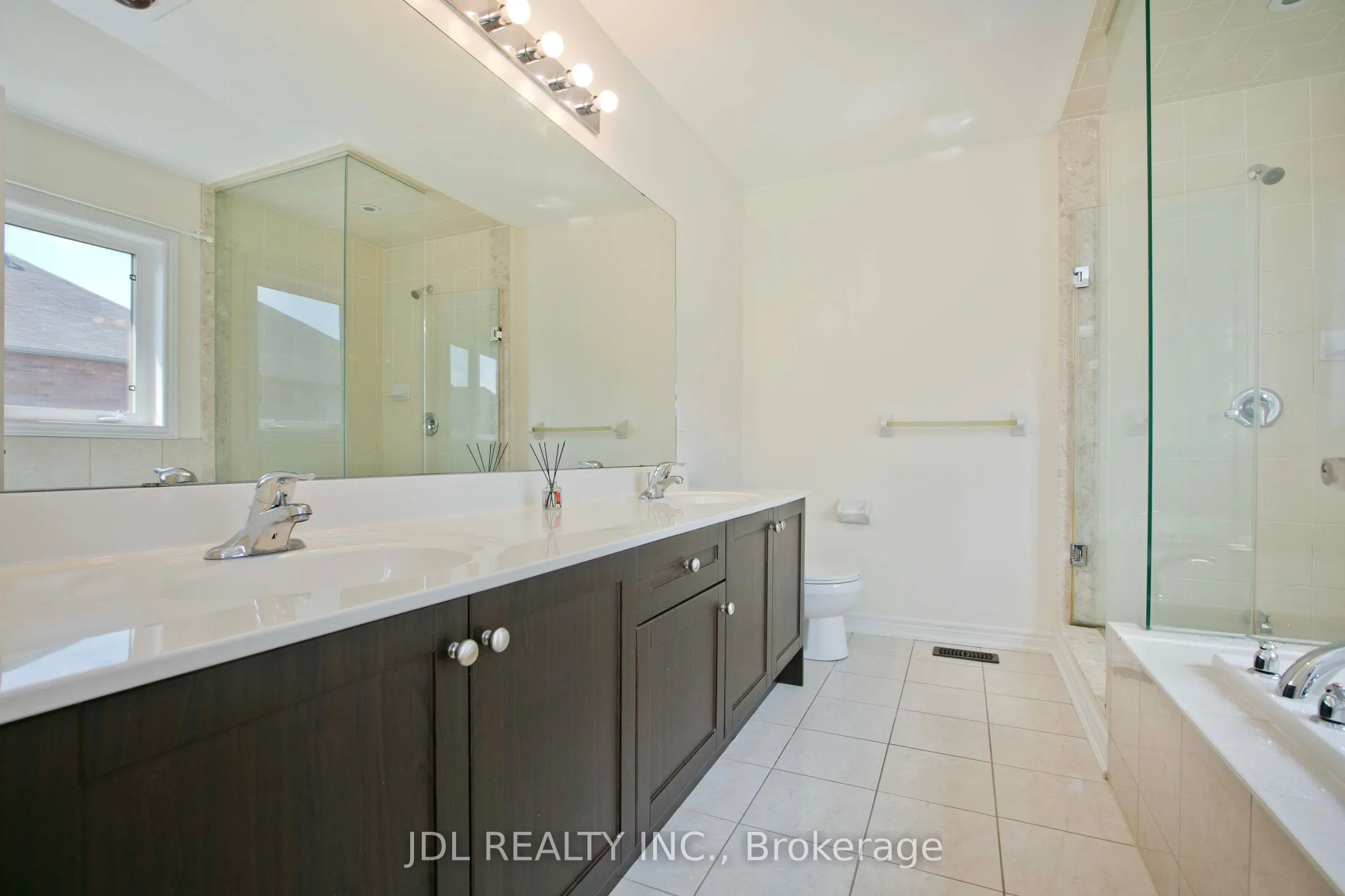 21 Wozniak Crescent