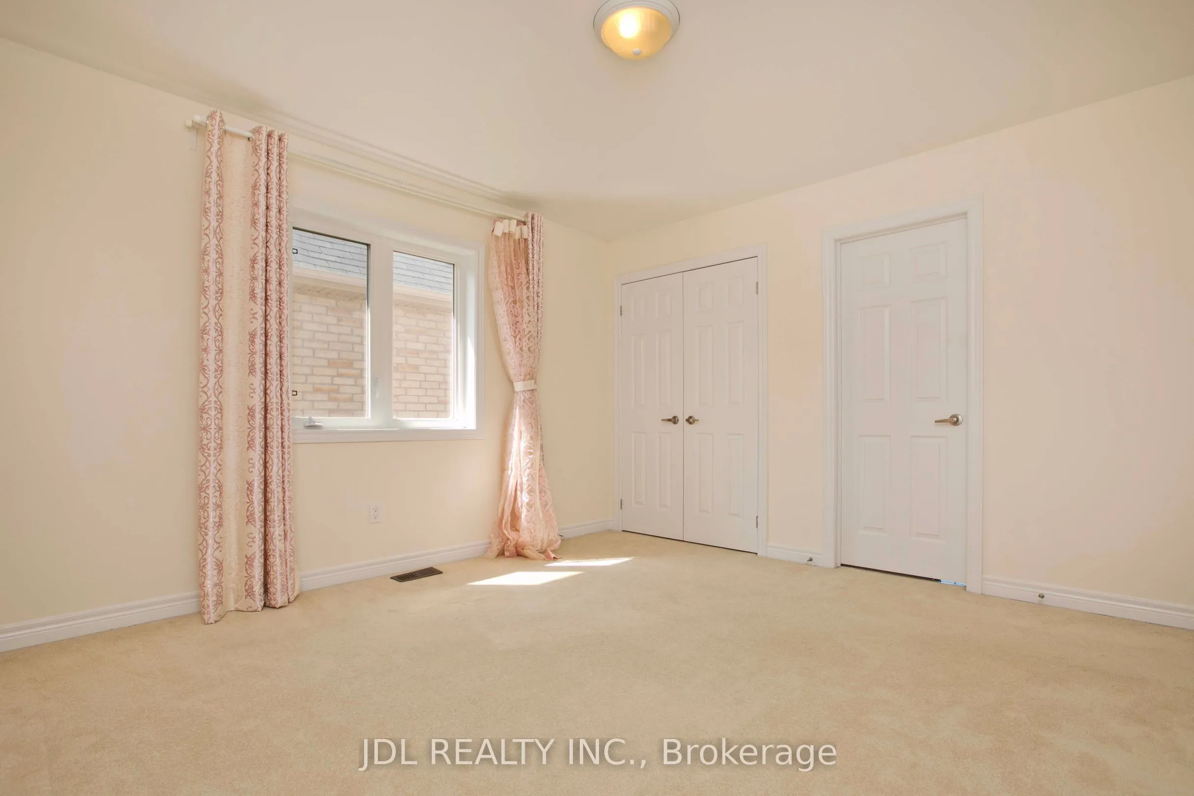 21 Wozniak Crescent