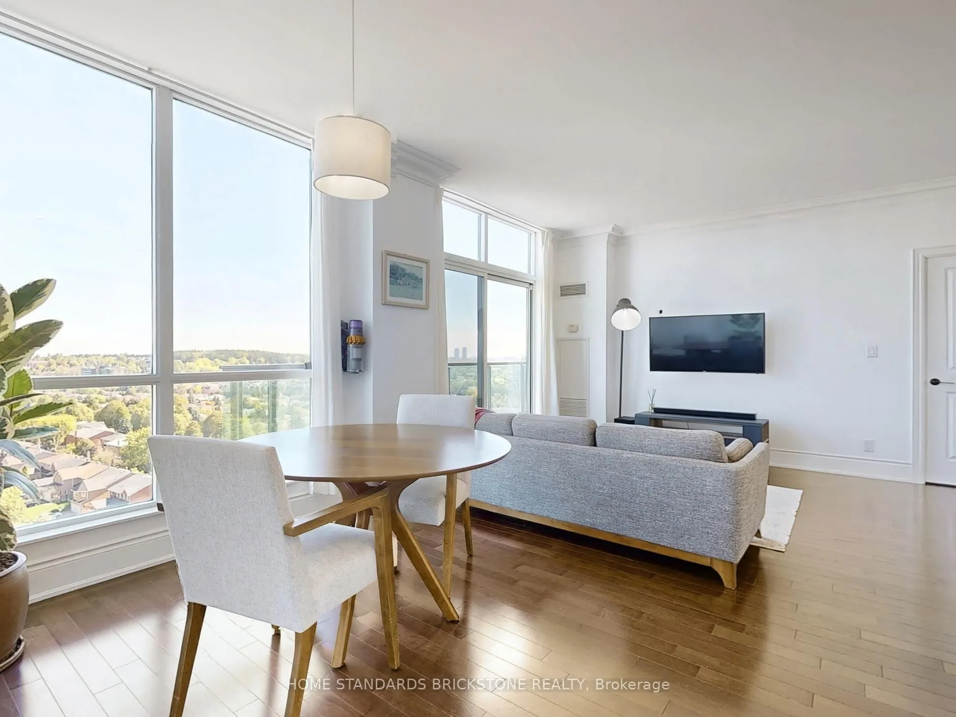 18 Harding Boulevard, #PH211