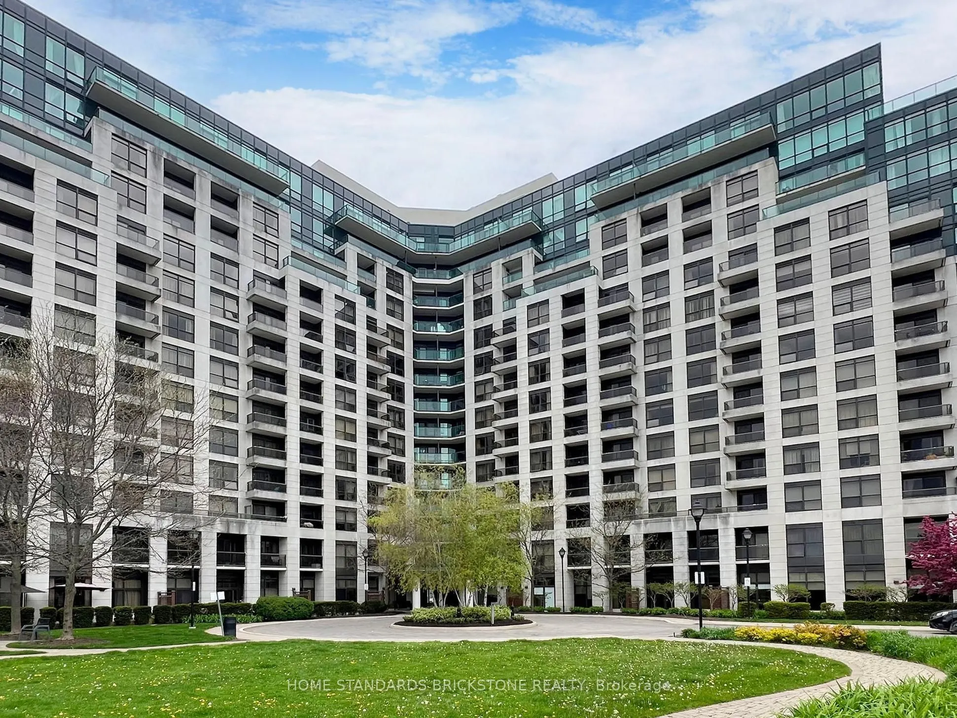 18 Harding Boulevard, #PH211