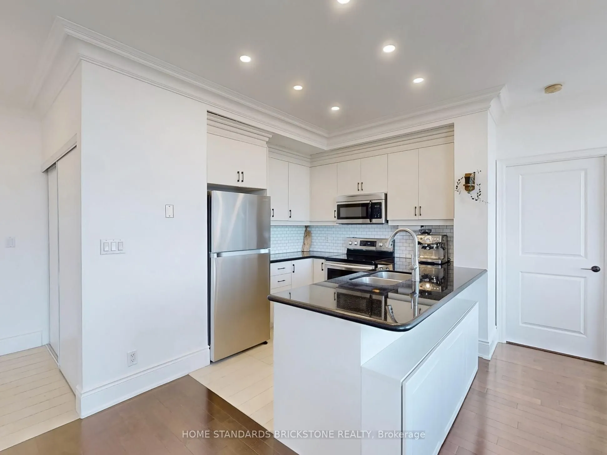 18 Harding Boulevard, #PH211