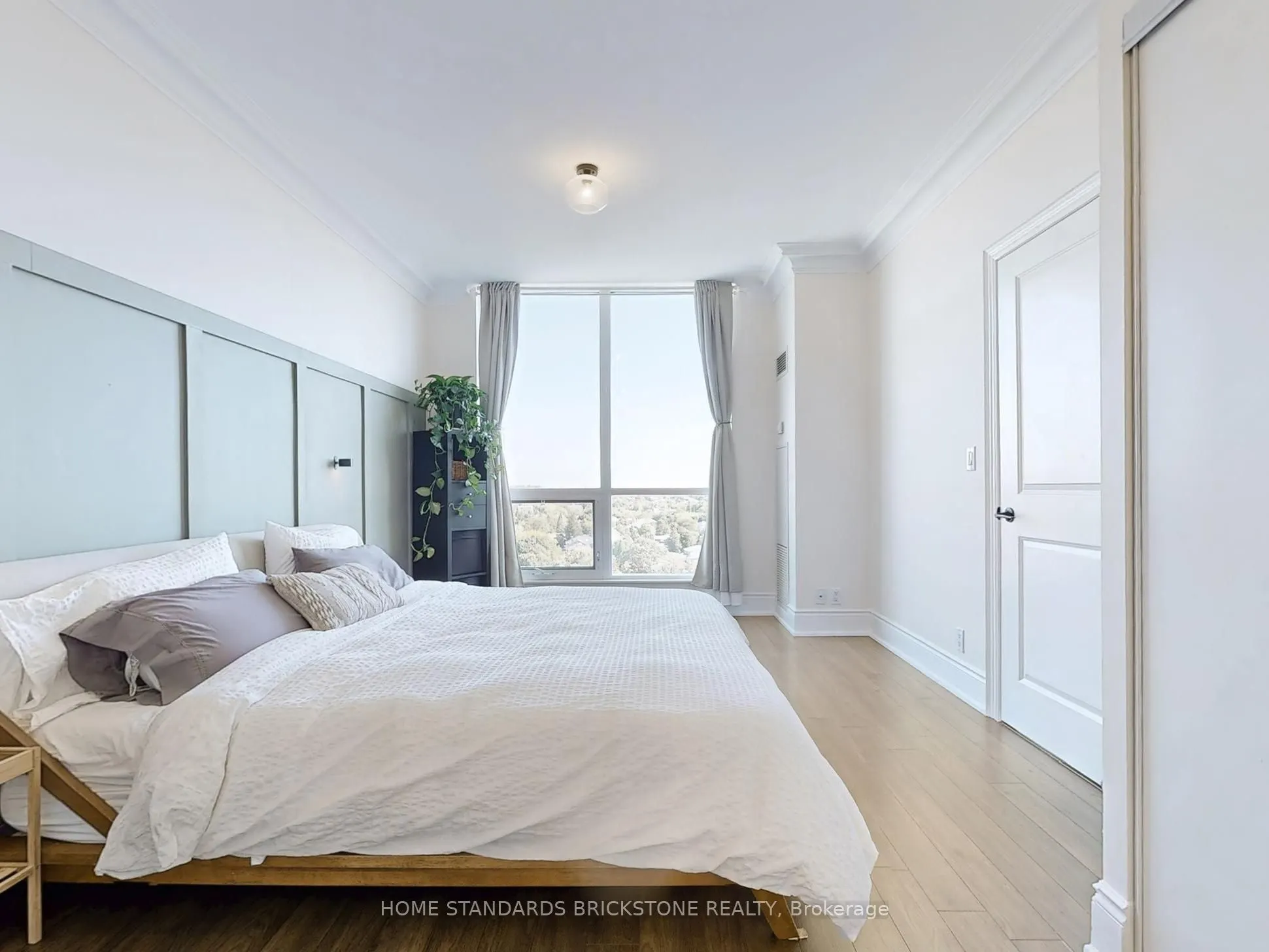18 Harding Boulevard, #PH211