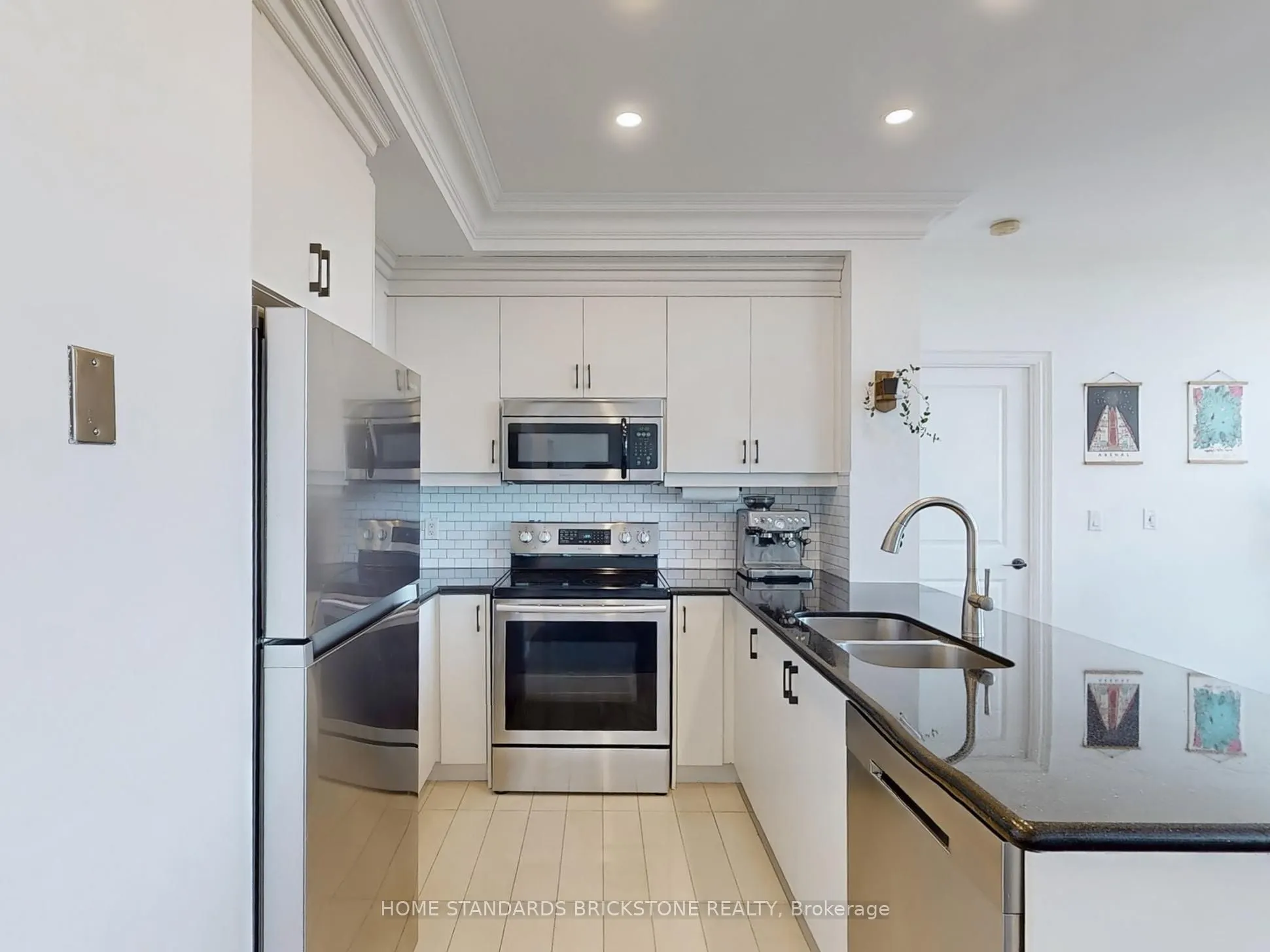 18 Harding Boulevard, #PH211
