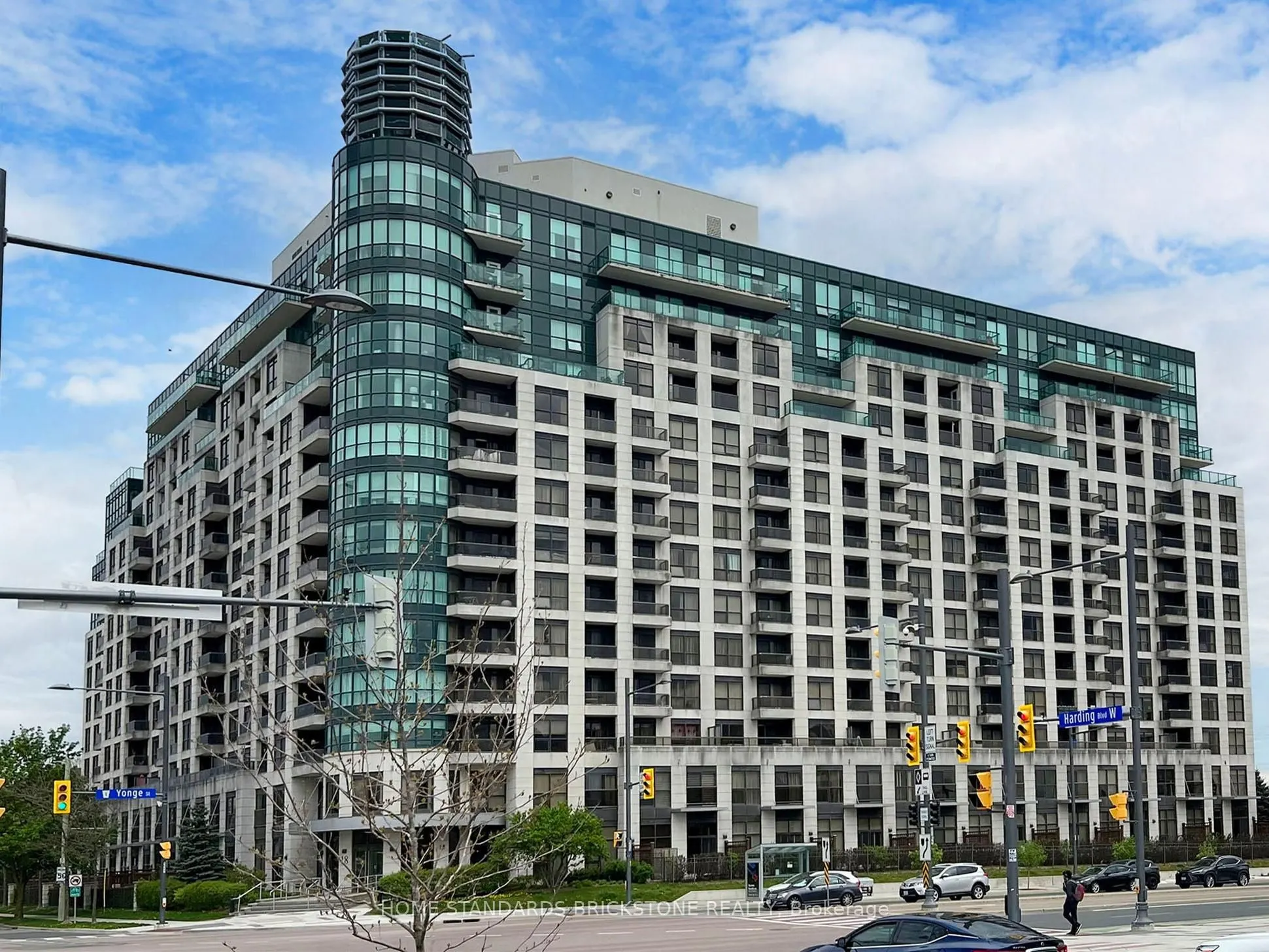 18 Harding Boulevard, #PH211