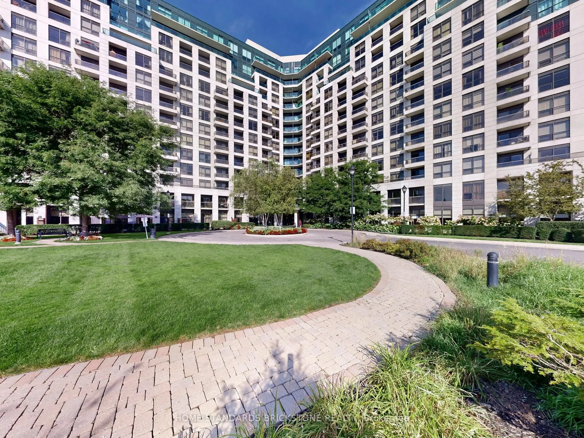 18 Harding Boulevard, #PH211