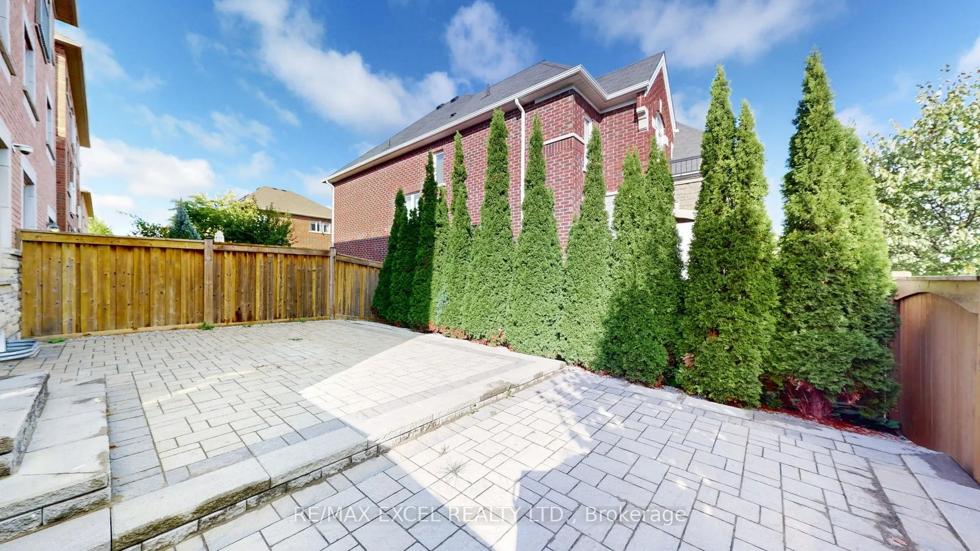 103 Living Cres Crescent