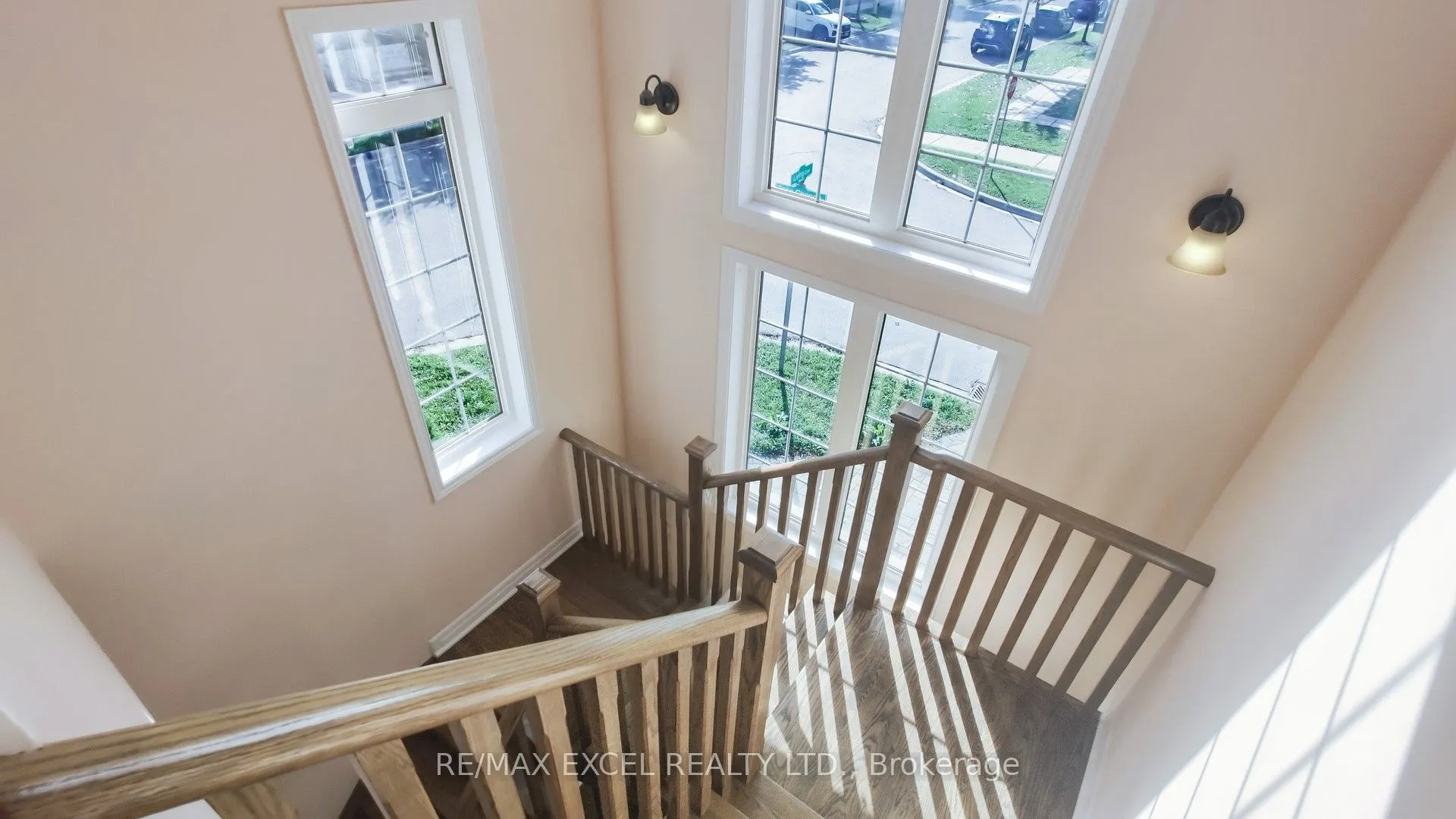 103 Living Cres Crescent