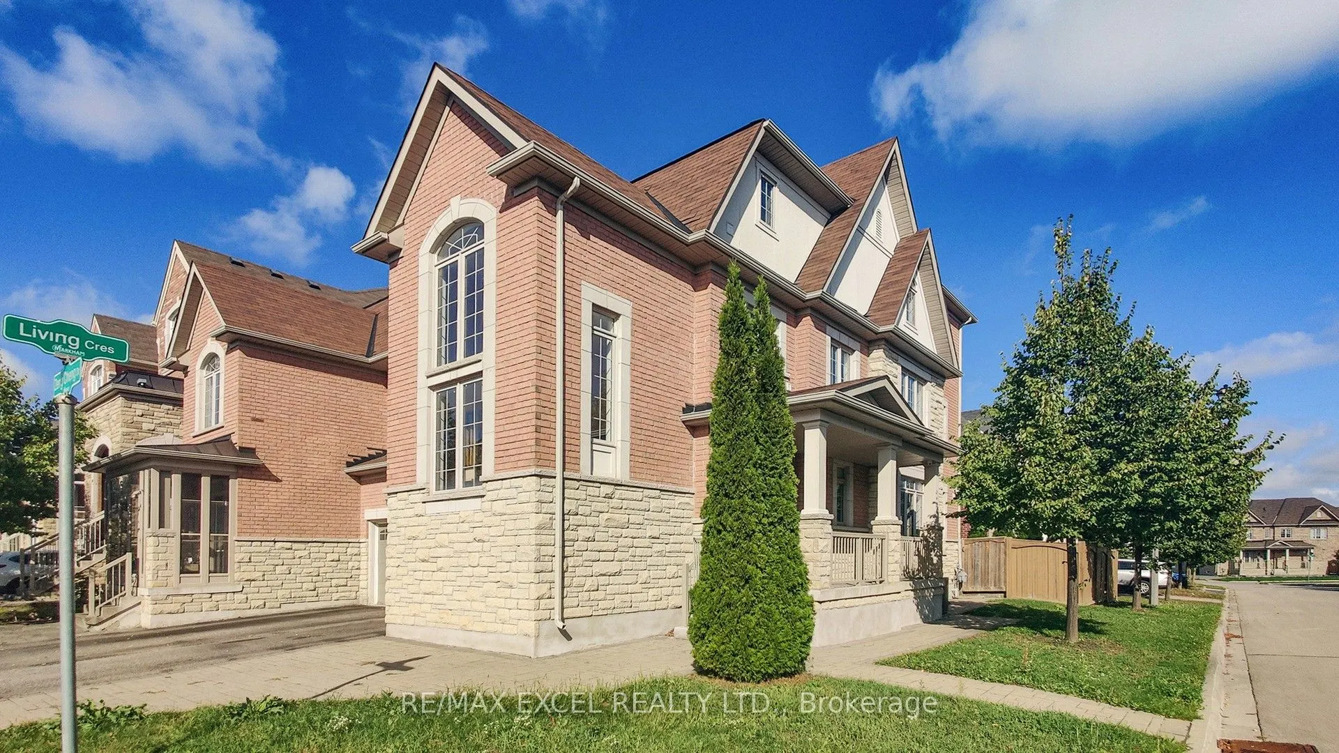 103 Living Cres Crescent