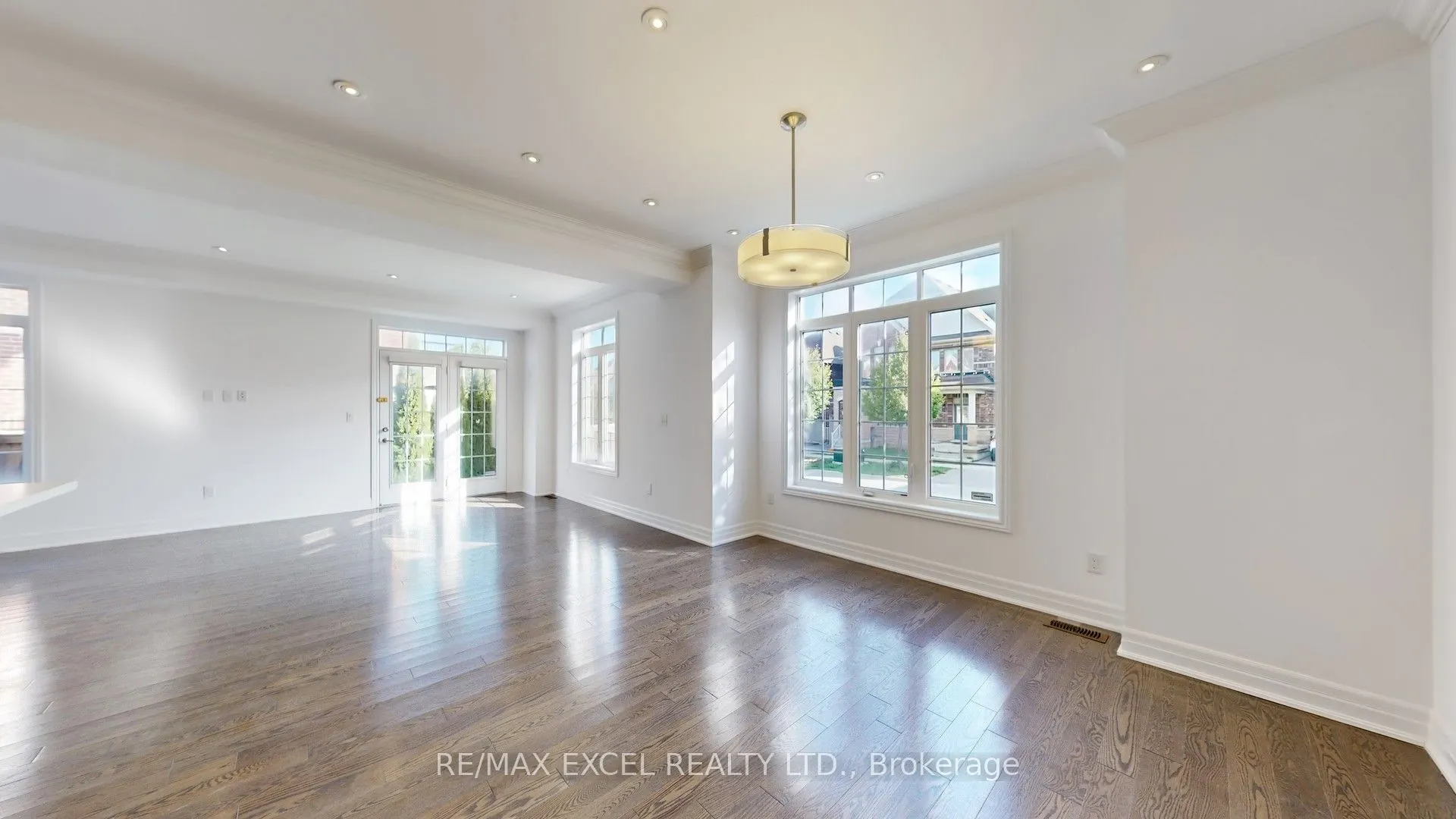 103 Living Cres Crescent
