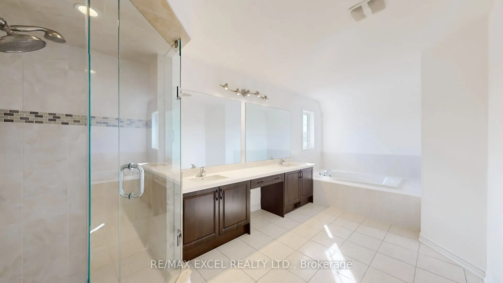103 Living Cres Crescent