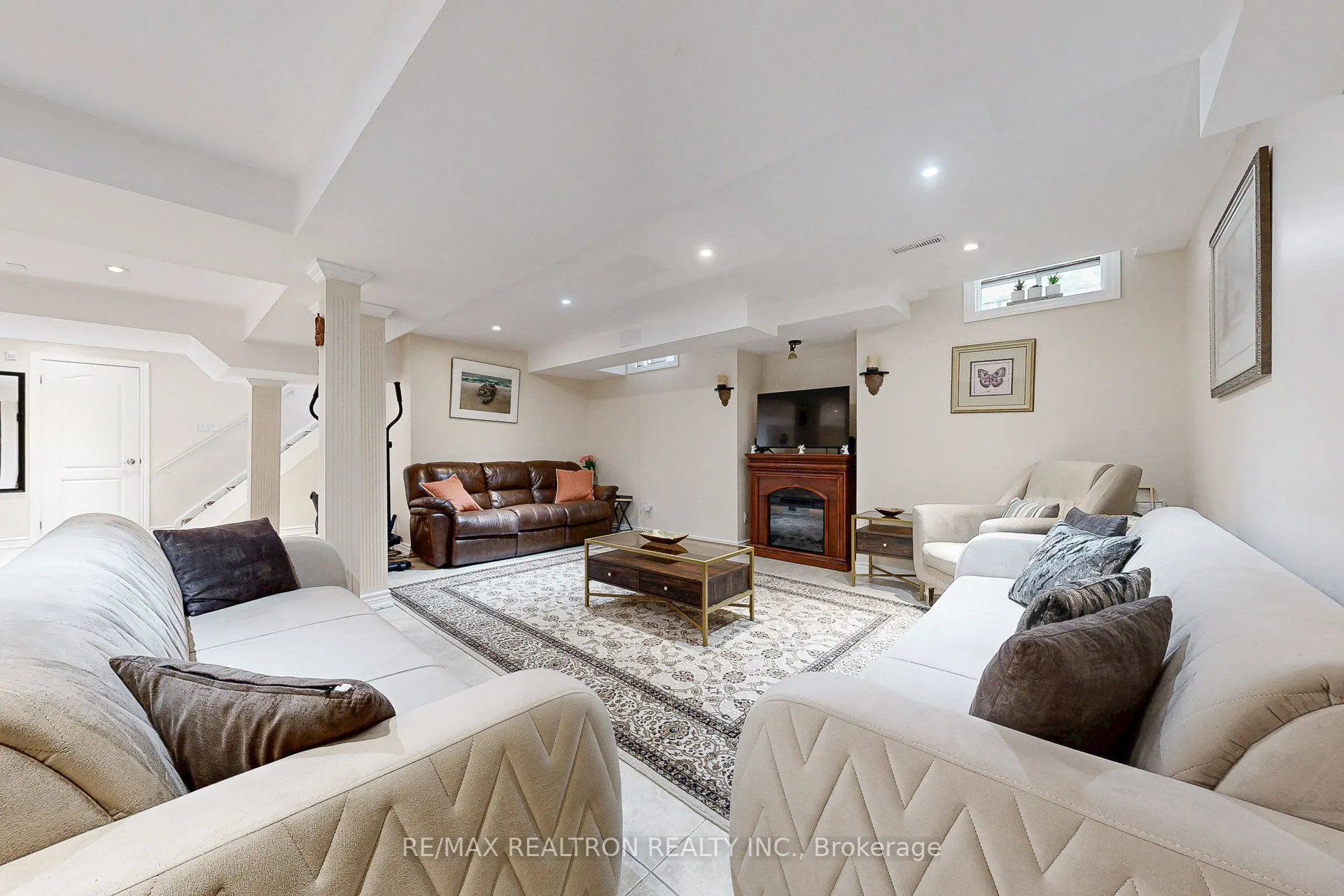 98 Charing Crescent