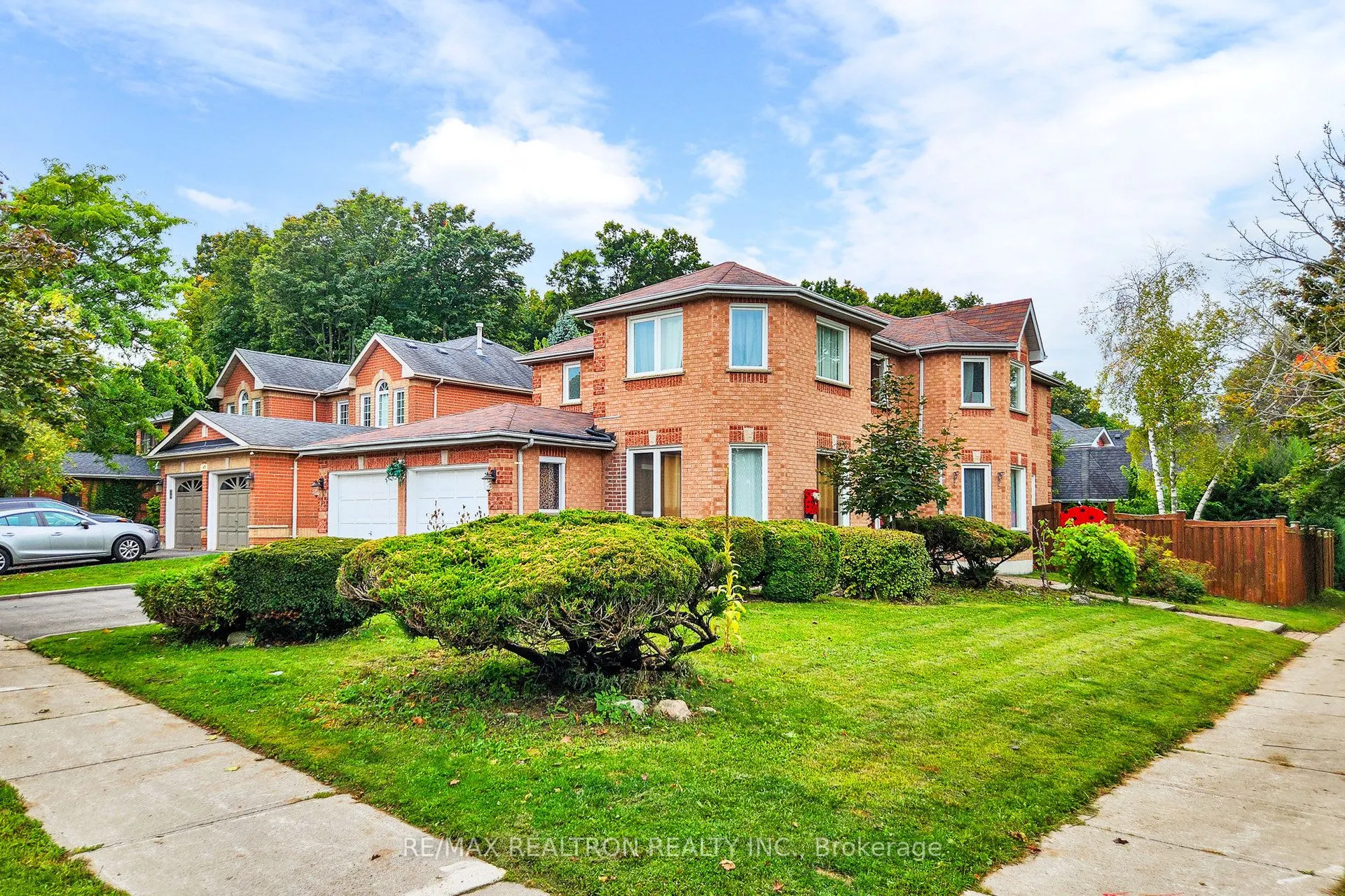 98 Charing Crescent