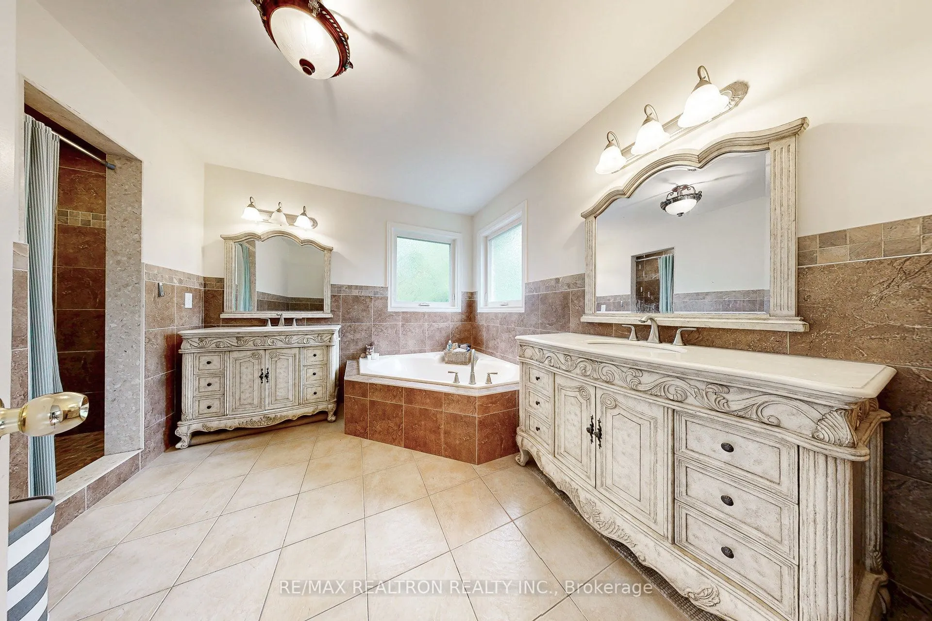 98 Charing Crescent
