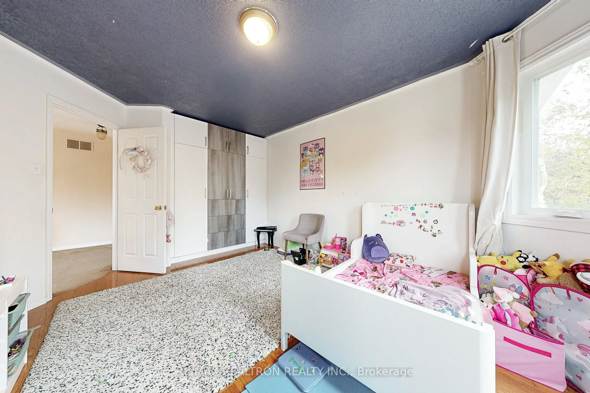 98 Charing Crescent