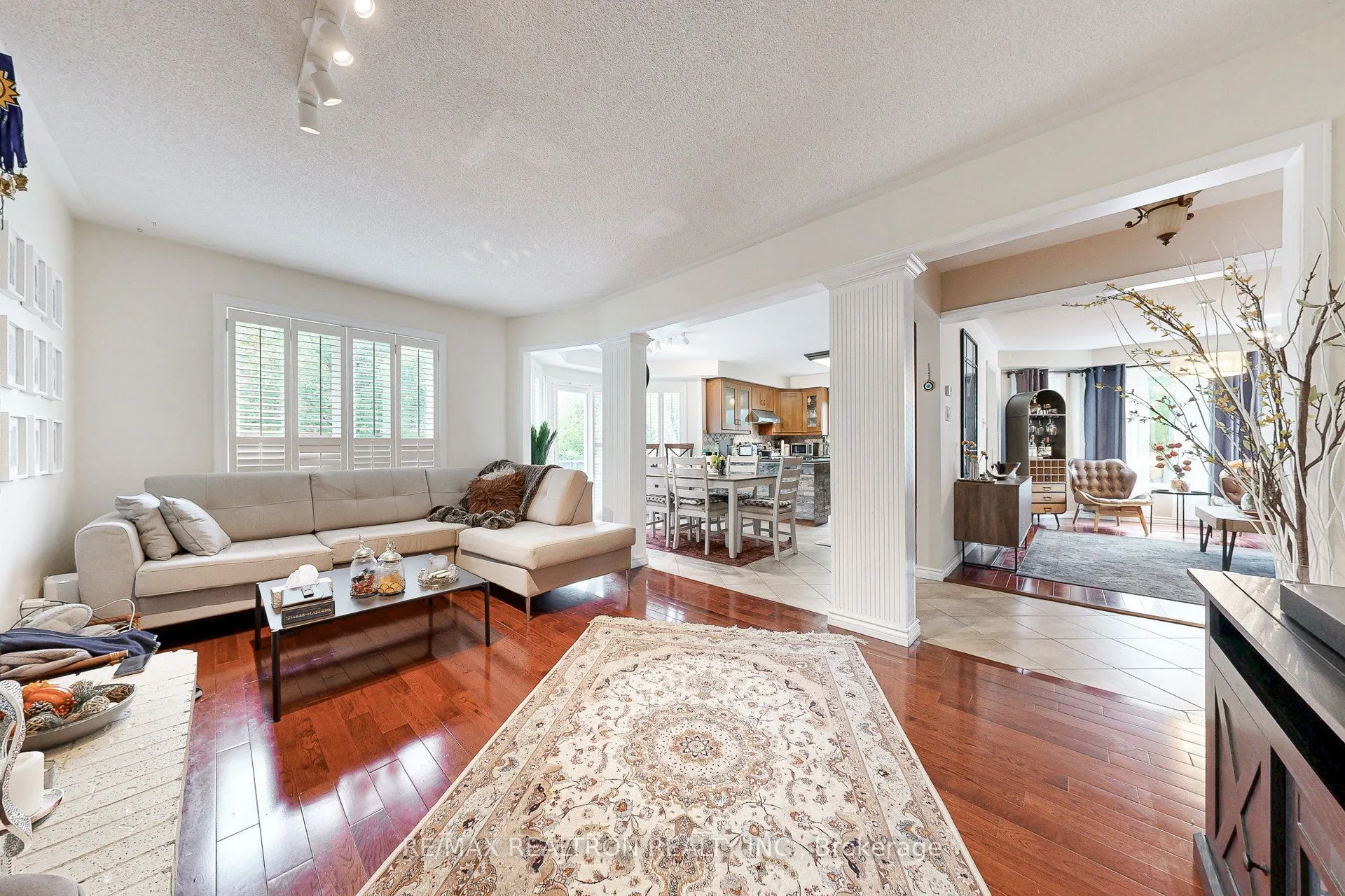 98 Charing Crescent