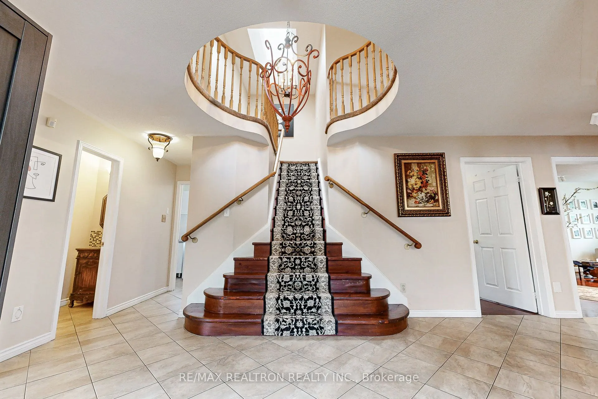 98 Charing Crescent